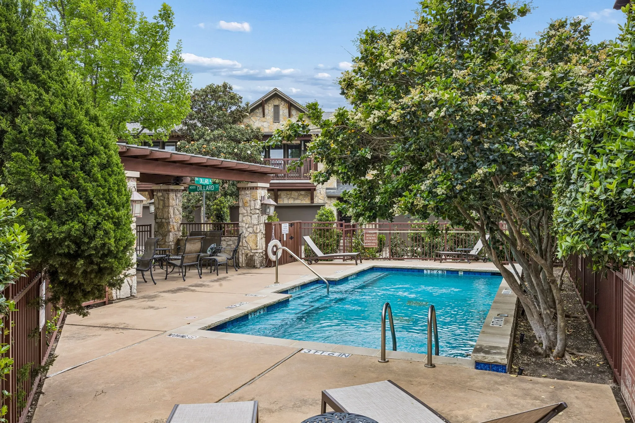 Townhouse For Sale in Dallas County , 5109 Dillard Lane, Dallas, Texas 75209, 2 Bedroom, 2 Bathroom, 2 Garage spaces, 1,580 Sqft, built in 2005, Preowned, mls#21259837, Real Estate Agent in Dallas, Homes For Sale in Dallas county, Homes For Sale in Dallas, Realtor in Dallas Texas, Real Estate Brokerage Independent Realty Texas, Luminita Cordes Realtor