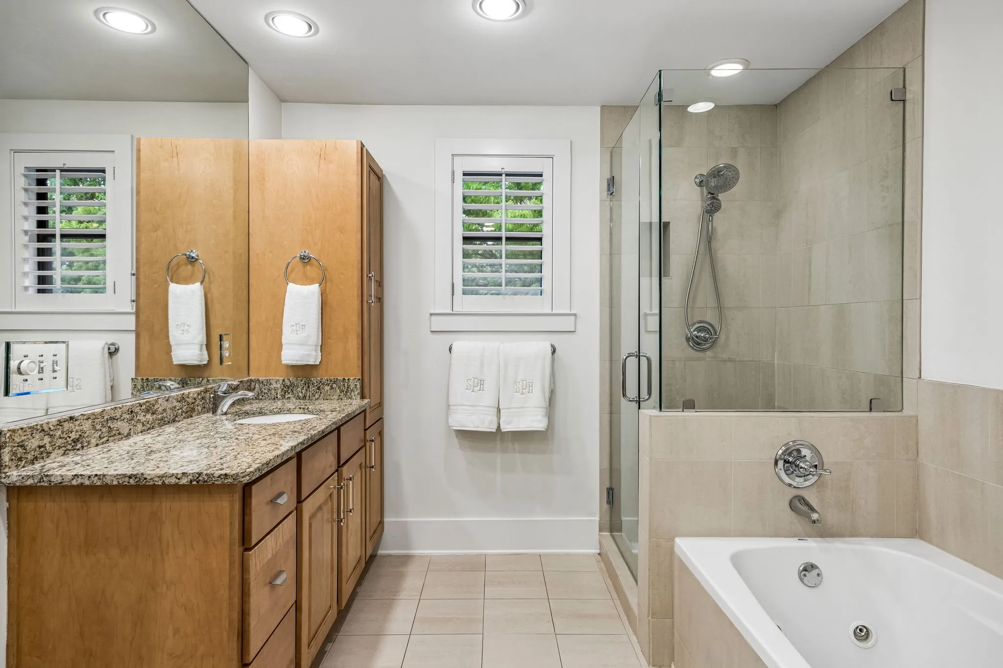 Townhouse For Sale in Dallas County , 5109 Dillard Lane, Dallas, Texas 75209, 2 Bedroom, 2 Bathroom, 2 Garage spaces, 1,580 Sqft, built in 2005, Preowned, mls#21259837, Real Estate Agent in Dallas, Homes For Sale in Dallas county, Homes For Sale in Dallas, Realtor in Dallas Texas, Real Estate Brokerage Independent Realty Texas, Luminita Cordes Realtor