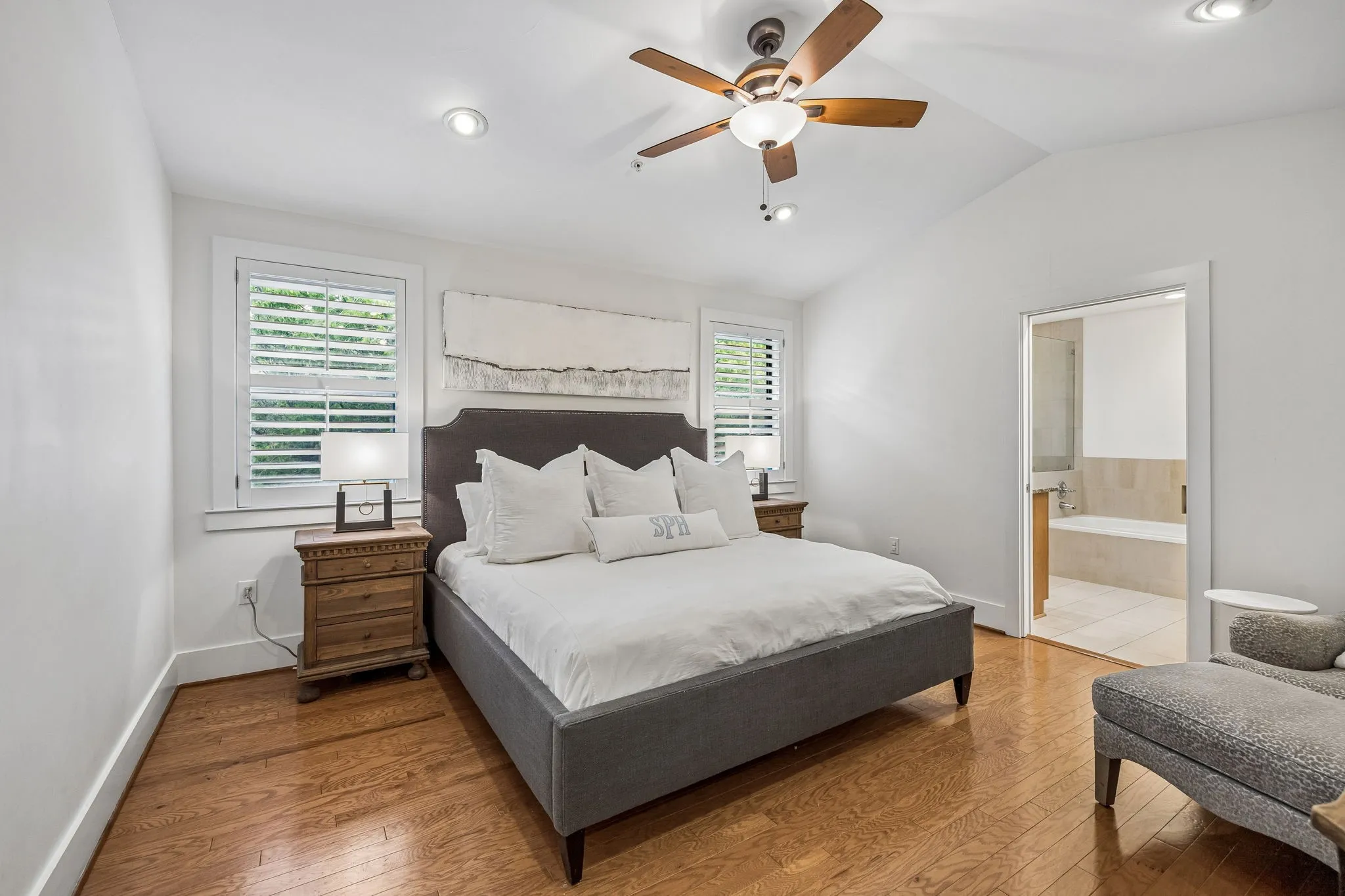 Townhouse For Sale in Dallas County , 5109 Dillard Lane, Dallas, Texas 75209, 2 Bedroom, 2 Bathroom, 2 Garage spaces, 1,580 Sqft, built in 2005, Preowned, mls#21259837, Real Estate Agent in Dallas, Homes For Sale in Dallas county, Homes For Sale in Dallas, Realtor in Dallas Texas, Real Estate Brokerage Independent Realty Texas, Luminita Cordes Realtor