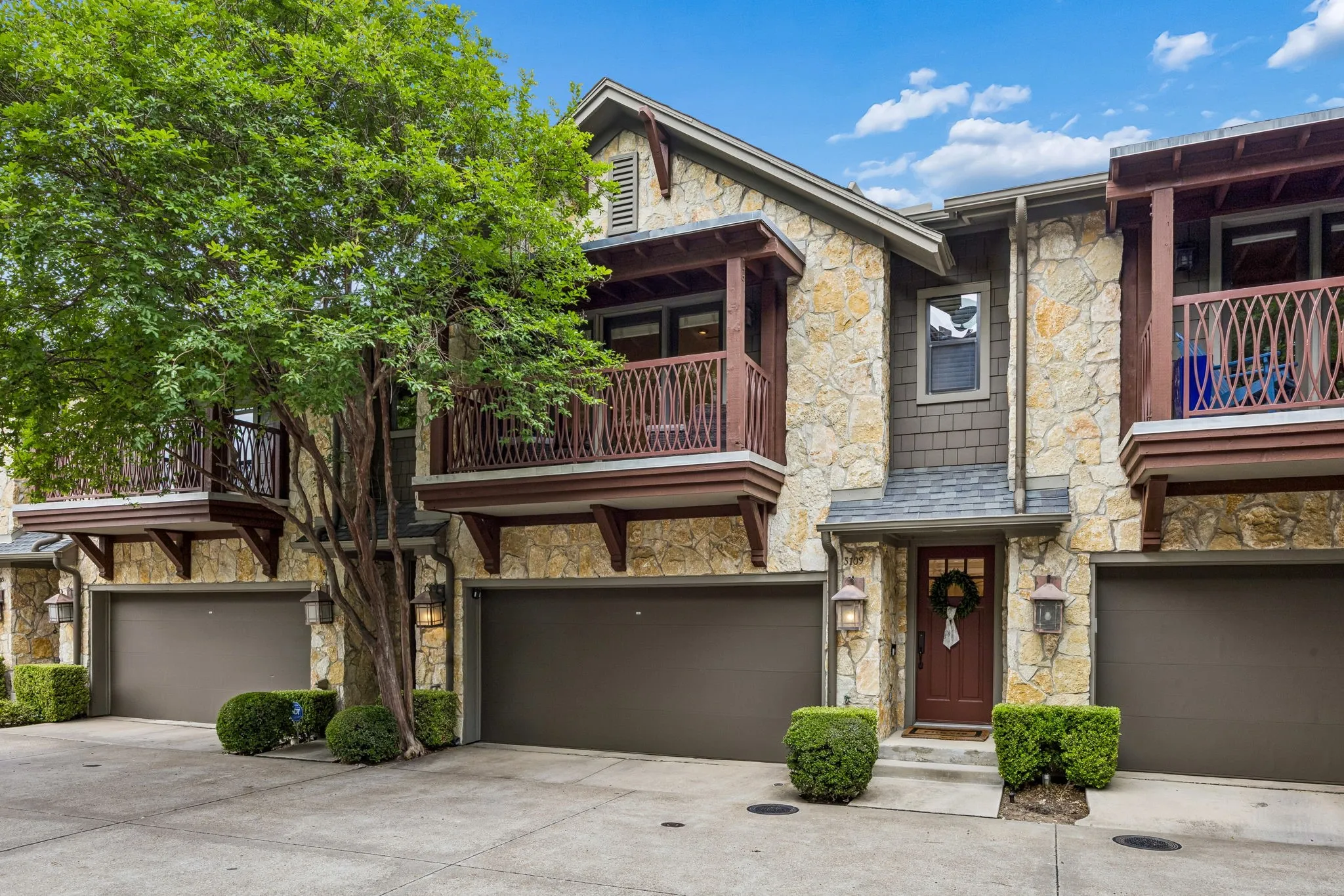 Townhouse For Sale in Dallas County , 5109 Dillard Lane, Dallas, Texas 75209, 2 Bedroom, 2 Bathroom, 2 Garage spaces, 1,580 Sqft, built in 2005, Preowned, mls#21259837, Real Estate Agent in Dallas, Homes For Sale in Dallas county, Homes For Sale in Dallas, Realtor in Dallas Texas, Real Estate Brokerage Independent Realty Texas, Luminita Cordes Realtor