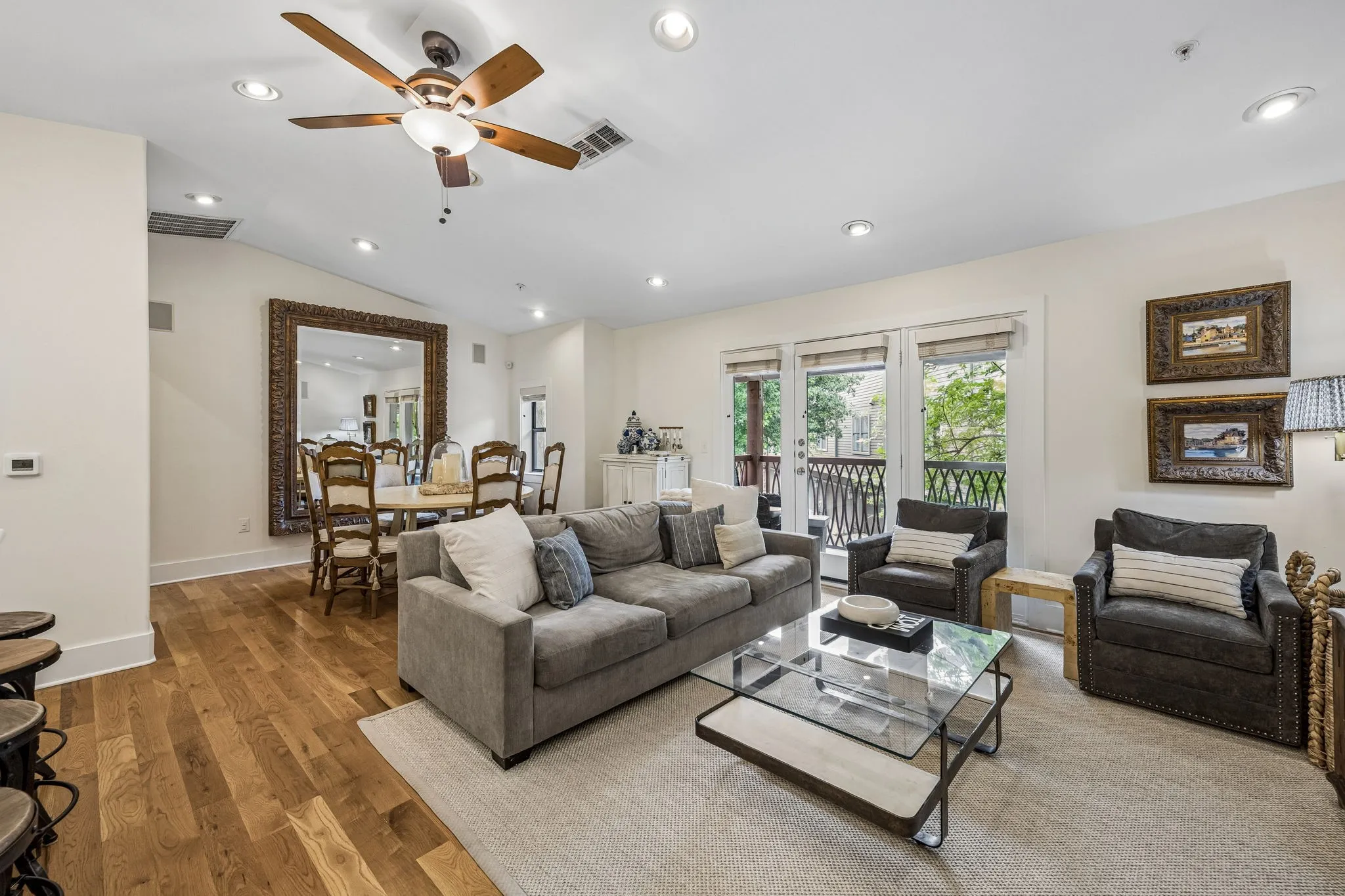 Townhouse For Sale in Dallas County , 5109 Dillard Lane, Dallas, Texas 75209, 2 Bedroom, 2 Bathroom, 2 Garage spaces, 1,580 Sqft, built in 2005, Preowned, mls#21259837, Real Estate Agent in Dallas, Homes For Sale in Dallas county, Homes For Sale in Dallas, Realtor in Dallas Texas, Real Estate Brokerage Independent Realty Texas, Luminita Cordes Realtor