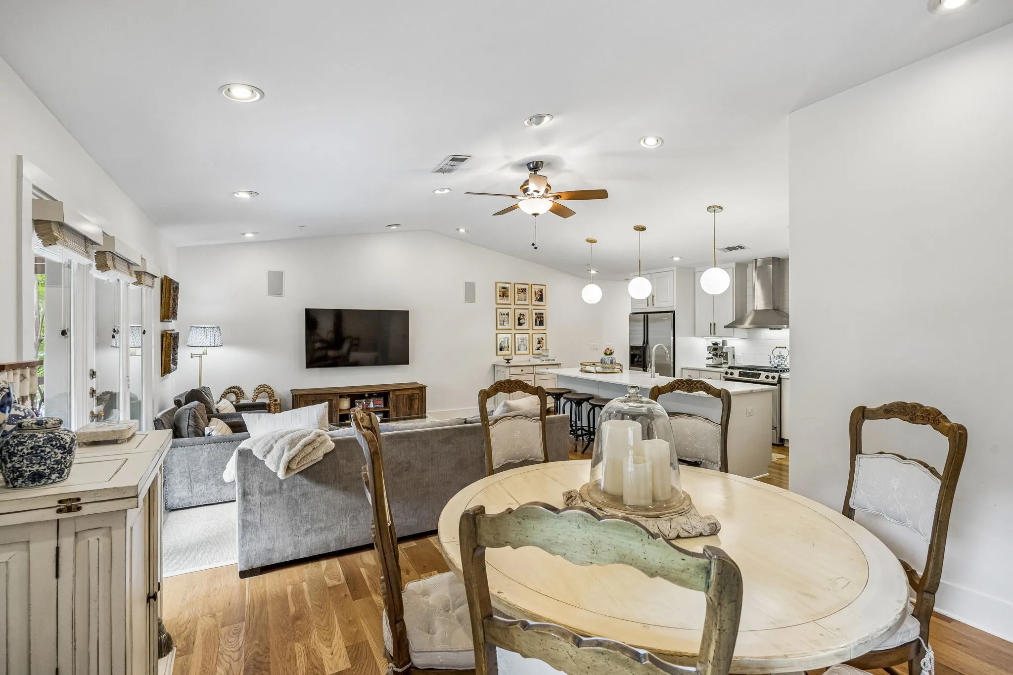 Townhouse For Sale in Dallas County , 5109 Dillard Lane, Dallas, Texas 75209, 2 Bedroom, 2 Bathroom, 2 Garage spaces, 1,580 Sqft, built in 2005, Preowned, mls#21259837, Real Estate Agent in Dallas, Homes For Sale in Dallas county, Homes For Sale in Dallas, Realtor in Dallas Texas, Real Estate Brokerage Independent Realty Texas, Luminita Cordes Realtor