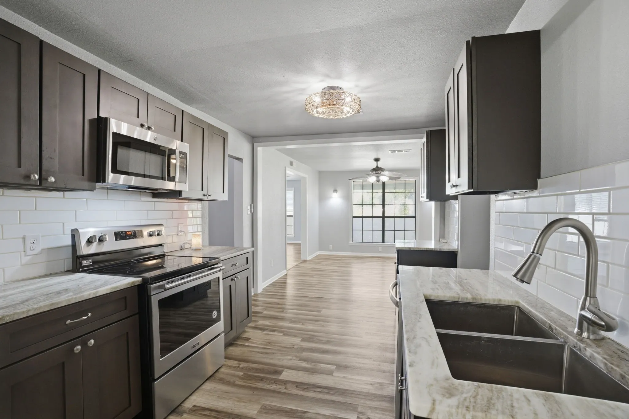 Single Family Residence For Sale in Fannin County , 1800 Island Bayou, Bonham, Texas 75418, 4 Bedroom, 2 Bathroom, 1 Garage spaces, 1,962 Sqft, built in 1940, Preowned, mls#21251427, Real Estate Agent in Bonham, Homes For Sale in Fannin county, Homes For Sale in Bonham, Realtor in Bonham Texas, Real Estate Brokerage Independent Realty Texas, Luminita Cordes Realtor