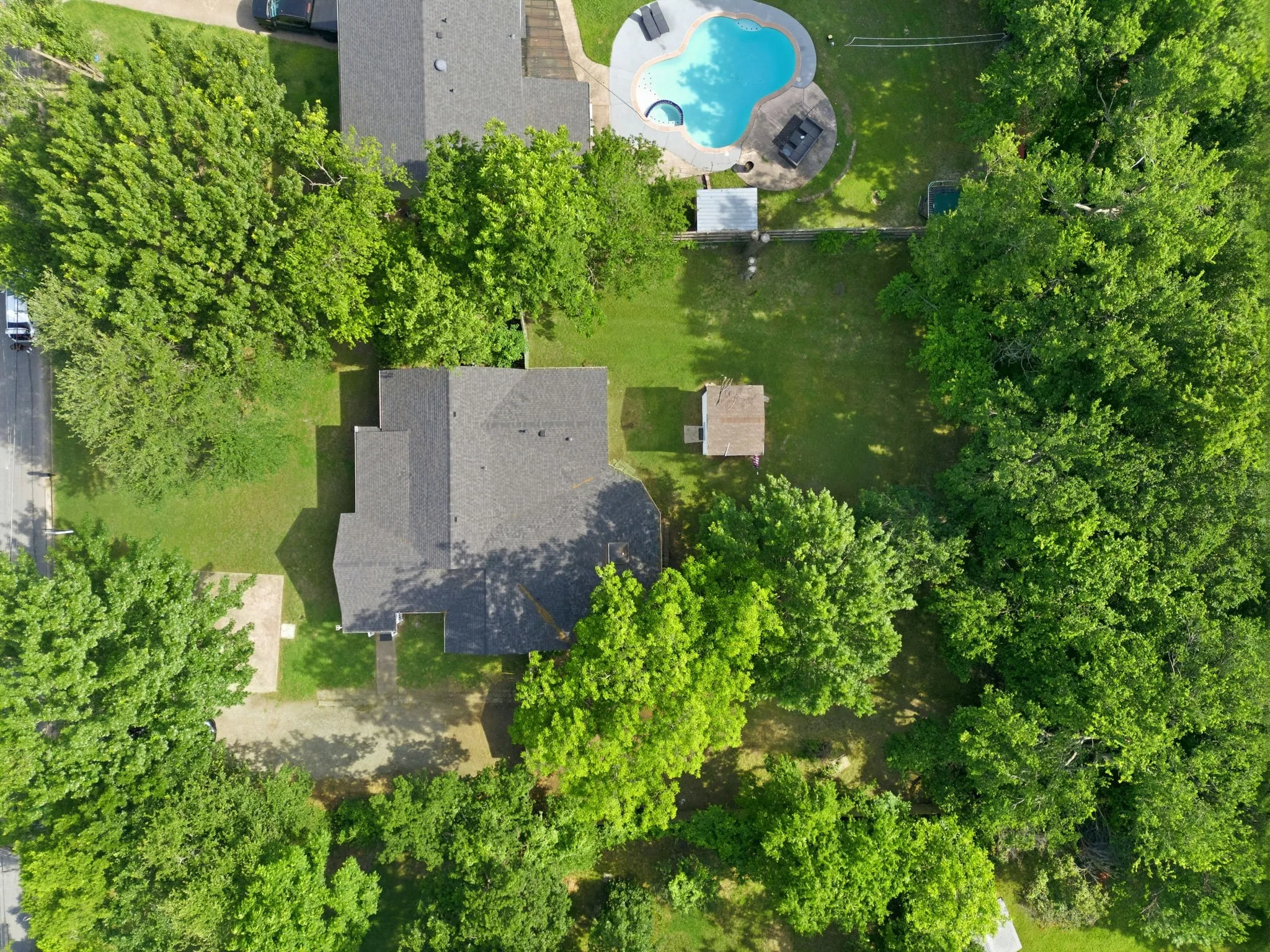 Single Family Residence For Sale in Fannin County , 1800 Island Bayou, Bonham, Texas 75418, 4 Bedroom, 2 Bathroom, 1 Garage spaces, 1,962 Sqft, built in 1940, Preowned, mls#21251427, Real Estate Agent in Bonham, Homes For Sale in Fannin county, Homes For Sale in Bonham, Realtor in Bonham Texas, Real Estate Brokerage Independent Realty Texas, Luminita Cordes Realtor
