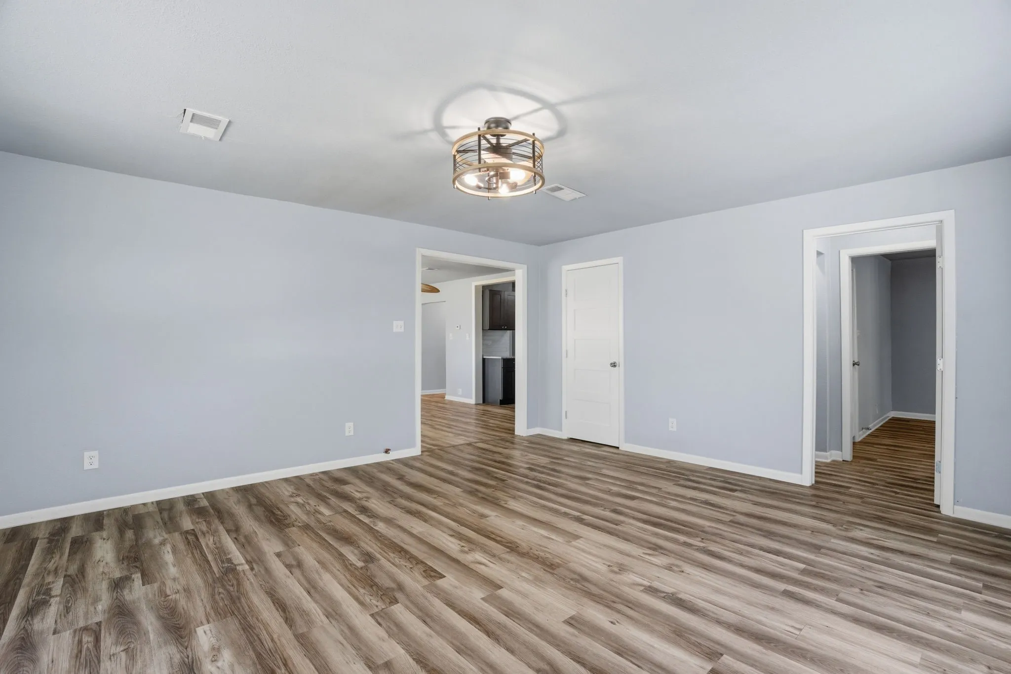 Single Family Residence For Sale in Fannin County , 1800 Island Bayou, Bonham, Texas 75418, 4 Bedroom, 2 Bathroom, 1 Garage spaces, 1,962 Sqft, built in 1940, Preowned, mls#21251427, Real Estate Agent in Bonham, Homes For Sale in Fannin county, Homes For Sale in Bonham, Realtor in Bonham Texas, Real Estate Brokerage Independent Realty Texas, Luminita Cordes Realtor