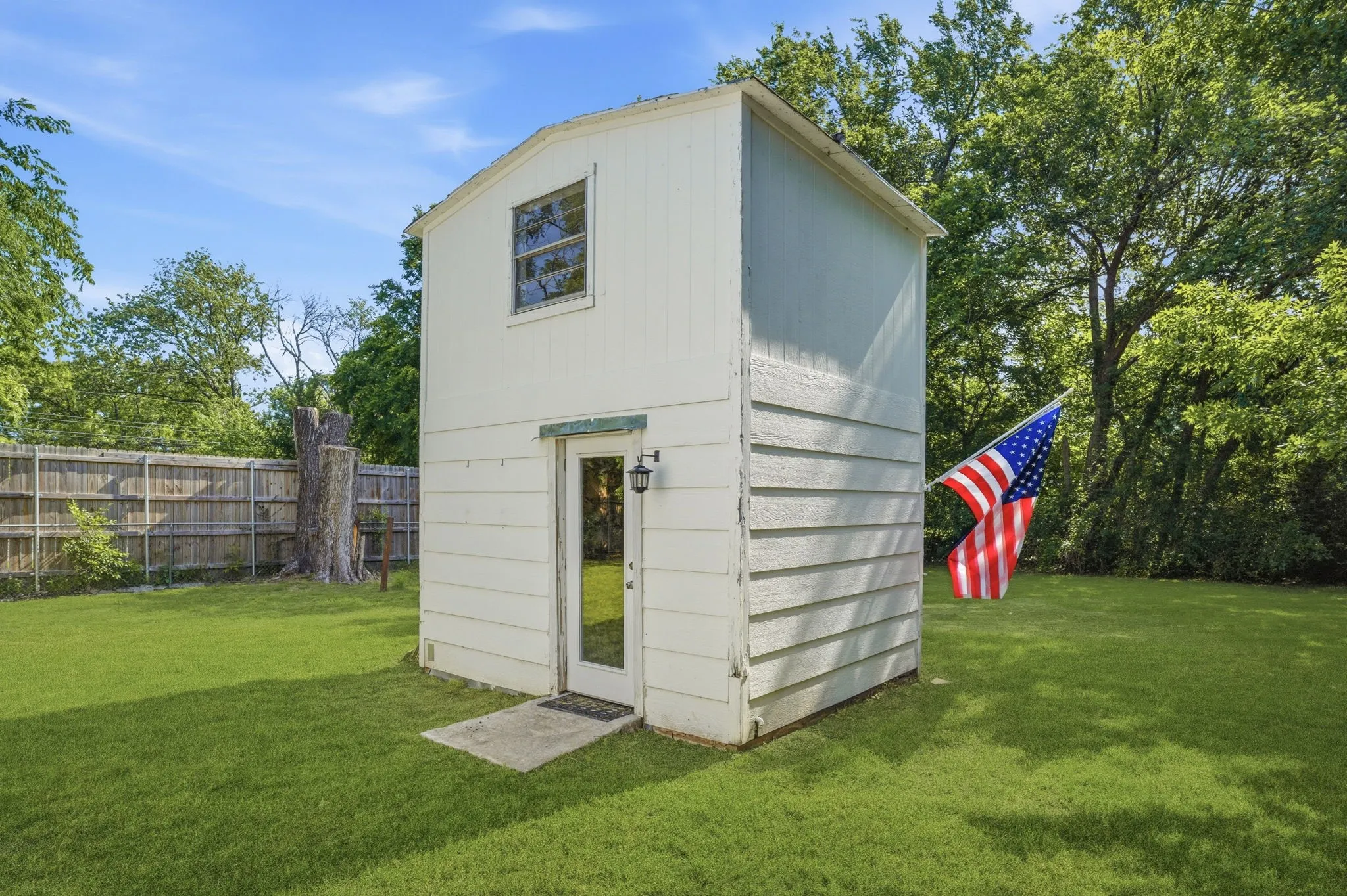Single Family Residence For Sale in Fannin County , 1800 Island Bayou, Bonham, Texas 75418, 4 Bedroom, 2 Bathroom, 1 Garage spaces, 1,962 Sqft, built in 1940, Preowned, mls#21251427, Real Estate Agent in Bonham, Homes For Sale in Fannin county, Homes For Sale in Bonham, Realtor in Bonham Texas, Real Estate Brokerage Independent Realty Texas, Luminita Cordes Realtor