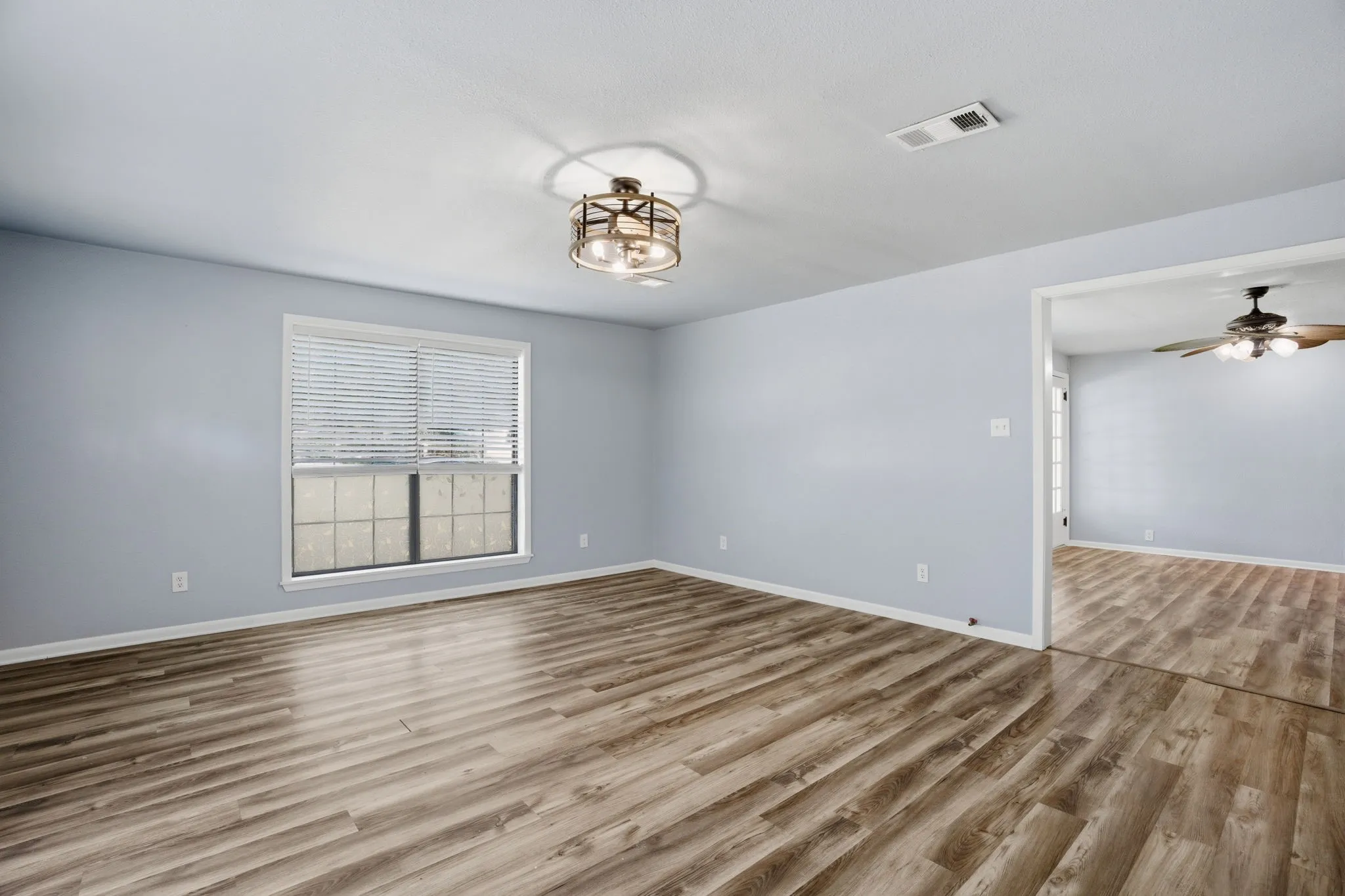 Single Family Residence For Sale in Fannin County , 1800 Island Bayou, Bonham, Texas 75418, 4 Bedroom, 2 Bathroom, 1 Garage spaces, 1,962 Sqft, built in 1940, Preowned, mls#21251427, Real Estate Agent in Bonham, Homes For Sale in Fannin county, Homes For Sale in Bonham, Realtor in Bonham Texas, Real Estate Brokerage Independent Realty Texas, Luminita Cordes Realtor