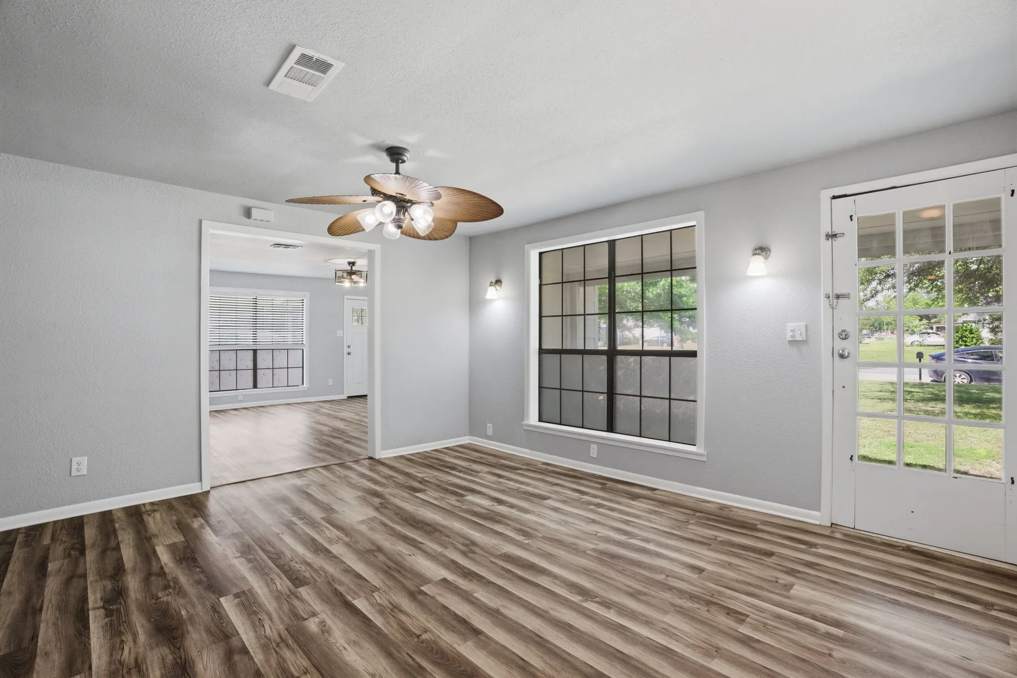 Single Family Residence For Sale in Fannin County , 1800 Island Bayou, Bonham, Texas 75418, 4 Bedroom, 2 Bathroom, 1 Garage spaces, 1,962 Sqft, built in 1940, Preowned, mls#21251427, Real Estate Agent in Bonham, Homes For Sale in Fannin county, Homes For Sale in Bonham, Realtor in Bonham Texas, Real Estate Brokerage Independent Realty Texas, Luminita Cordes Realtor