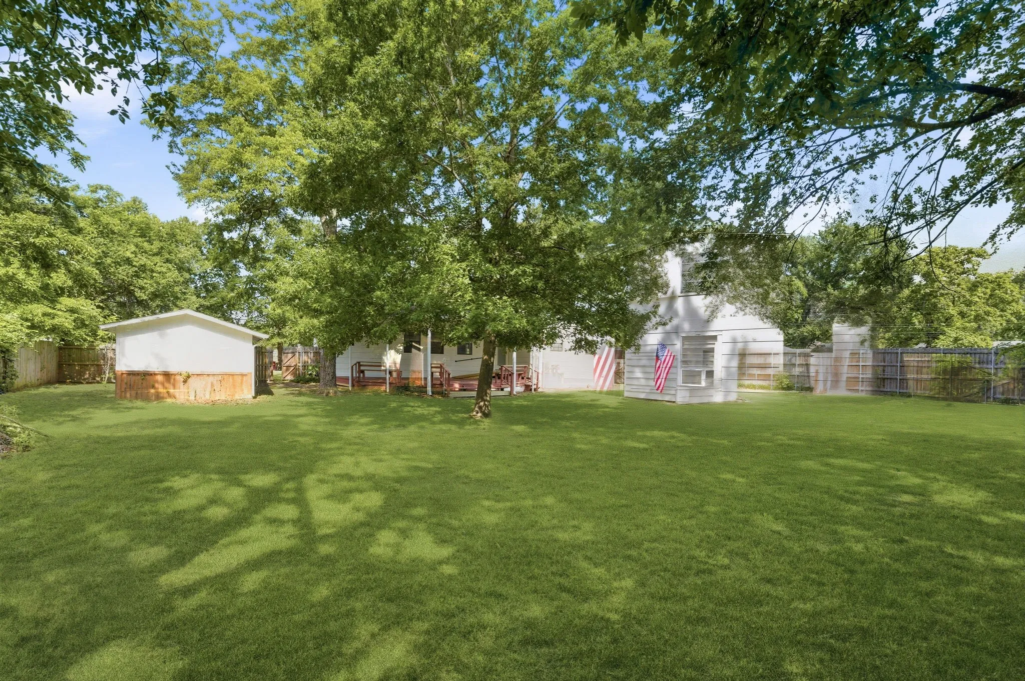 Single Family Residence For Sale in Fannin County , 1800 Island Bayou, Bonham, Texas 75418, 4 Bedroom, 2 Bathroom, 1 Garage spaces, 1,962 Sqft, built in 1940, Preowned, mls#21251427, Real Estate Agent in Bonham, Homes For Sale in Fannin county, Homes For Sale in Bonham, Realtor in Bonham Texas, Real Estate Brokerage Independent Realty Texas, Luminita Cordes Realtor