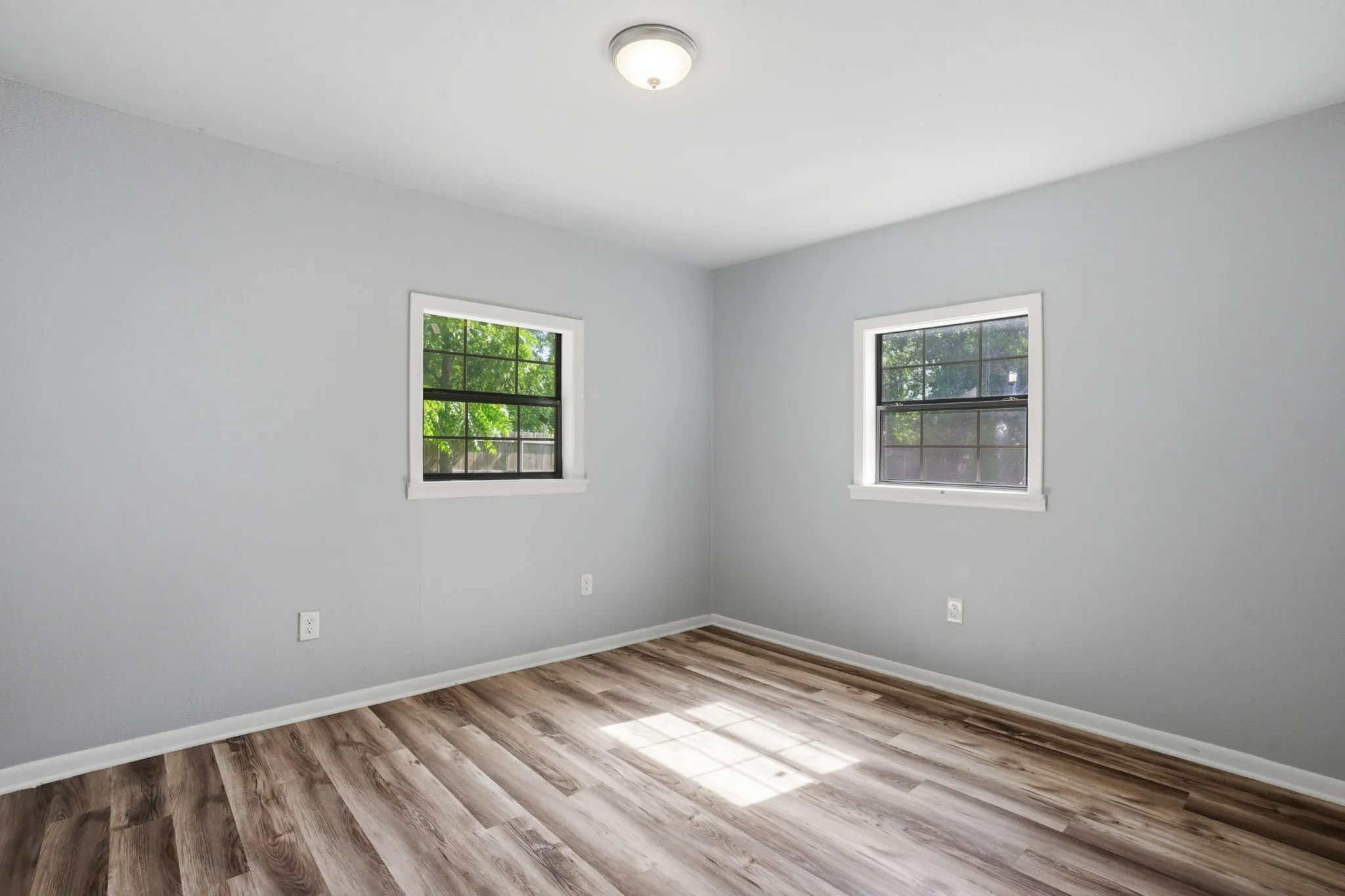 Single Family Residence For Sale in Fannin County , 1800 Island Bayou, Bonham, Texas 75418, 4 Bedroom, 2 Bathroom, 1 Garage spaces, 1,962 Sqft, built in 1940, Preowned, mls#21251427, Real Estate Agent in Bonham, Homes For Sale in Fannin county, Homes For Sale in Bonham, Realtor in Bonham Texas, Real Estate Brokerage Independent Realty Texas, Luminita Cordes Realtor