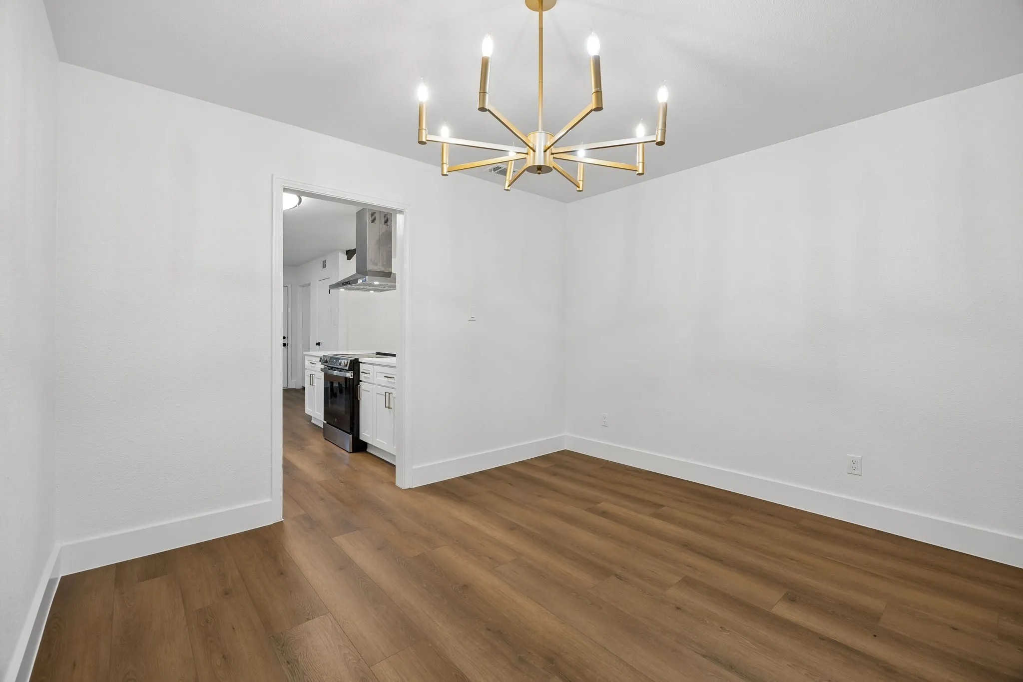 Single Family Residence For Sale in Dallas County , 2524 Glen Lea Drive, Irving, Texas 75062, 3 Bedroom, 2 Bathroom, 2 Garage spaces, 2,029 Sqft, built in 1968, Preowned, mls#21259886, Real Estate Agent in Irving, Homes For Sale in Dallas county, Homes For Sale in Irving, Realtor in Irving Texas, Real Estate Brokerage Independent Realty Texas, Luminita Cordes Realtor