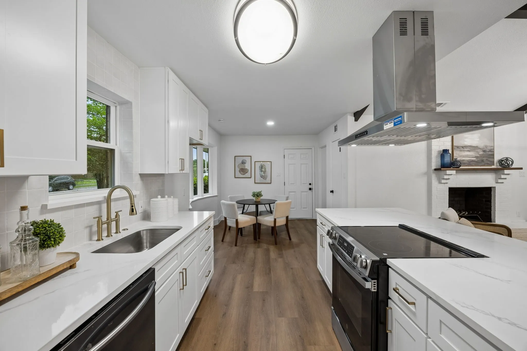 Single Family Residence For Sale in Dallas County , 2524 Glen Lea Drive, Irving, Texas 75062, 3 Bedroom, 2 Bathroom, 2 Garage spaces, 2,029 Sqft, built in 1968, Preowned, mls#21259886, Real Estate Agent in Irving, Homes For Sale in Dallas county, Homes For Sale in Irving, Realtor in Irving Texas, Real Estate Brokerage Independent Realty Texas, Luminita Cordes Realtor
