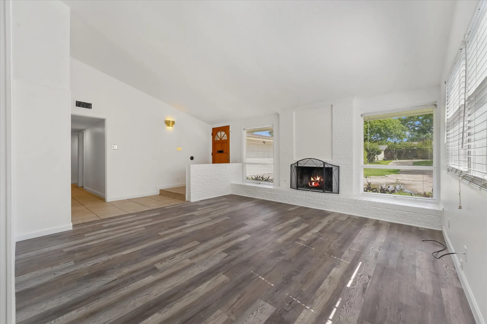 Single Family Residence For Rent in Dallas County , 3612 High Bluff Drive, Dallas, Texas 75234, 4 Bedrooms, 2 Bathrooms, 2 Garage spaces, 1,810 Sqft, built in 1962, Price $2,850, mls#21259920, Real Estate Agent in Dallas, Homes For Rent in Dallas county, Homes For Rent in Dallas, Realtor in Dallas Texas, Real Estate Brokerage Independent Realty Texas, Luminita Cordes Realtor