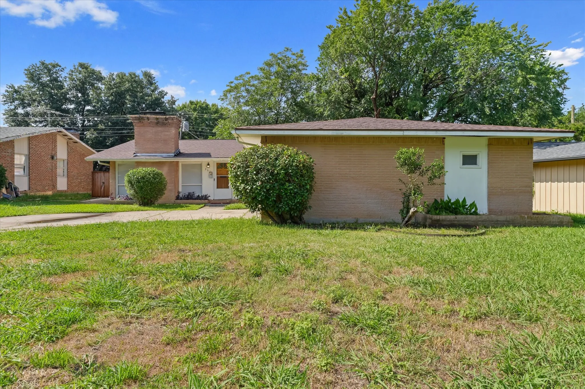 Single Family Residence For Rent in Dallas County , 3612 High Bluff Drive, Dallas, Texas 75234, 4 Bedrooms, 2 Bathrooms, 2 Garage spaces, 1,810 Sqft, built in 1962, Price $2,850, mls#21259920, Real Estate Agent in Dallas, Homes For Rent in Dallas county, Homes For Rent in Dallas, Realtor in Dallas Texas, Real Estate Brokerage Independent Realty Texas, Luminita Cordes Realtor