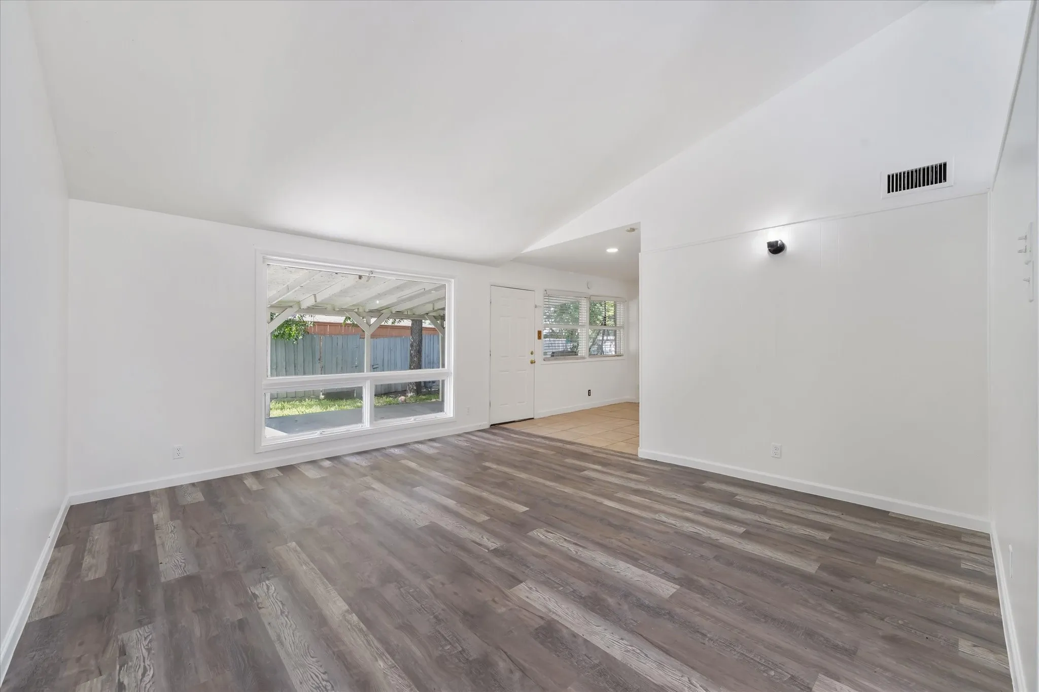 Single Family Residence For Rent in Dallas County , 3612 High Bluff Drive, Dallas, Texas 75234, 4 Bedrooms, 2 Bathrooms, 2 Garage spaces, 1,810 Sqft, built in 1962, Price $2,850, mls#21259920, Real Estate Agent in Dallas, Homes For Rent in Dallas county, Homes For Rent in Dallas, Realtor in Dallas Texas, Real Estate Brokerage Independent Realty Texas, Luminita Cordes Realtor