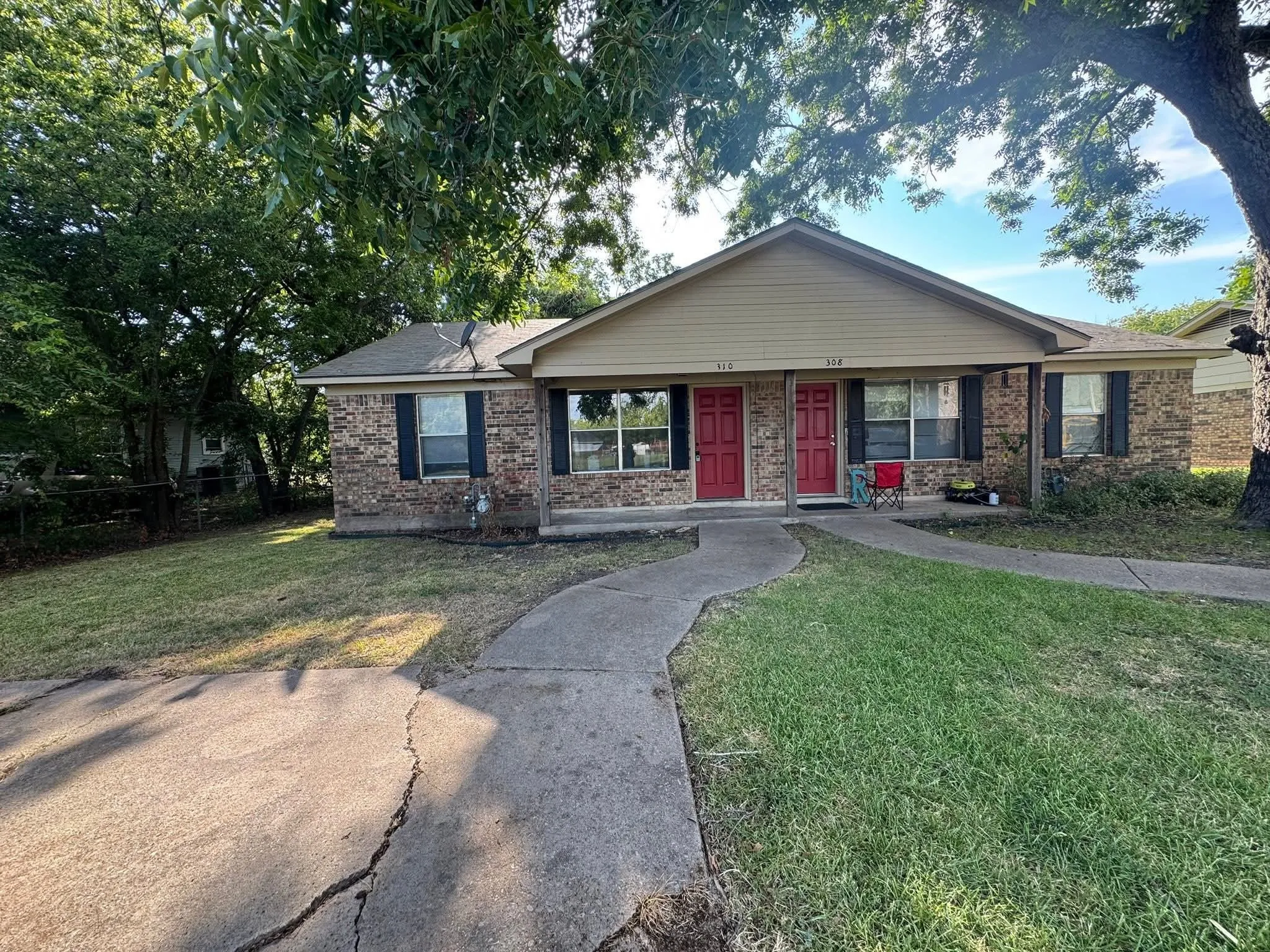 Duplex For Sale in Hunt County , 304 Mcbride Street, Lone Oak, Texas 75453, 9 Bedroom, 4 Bathroom, Garage spaces, 0 Sqft, built in 1989, Preowned, mls#21256528, Real Estate Agent in Lone Oak, Homes For Sale in Hunt county, Homes For Sale in Lone Oak, Realtor in Lone Oak Texas, Real Estate Brokerage Independent Realty Texas, Luminita Cordes Realtor