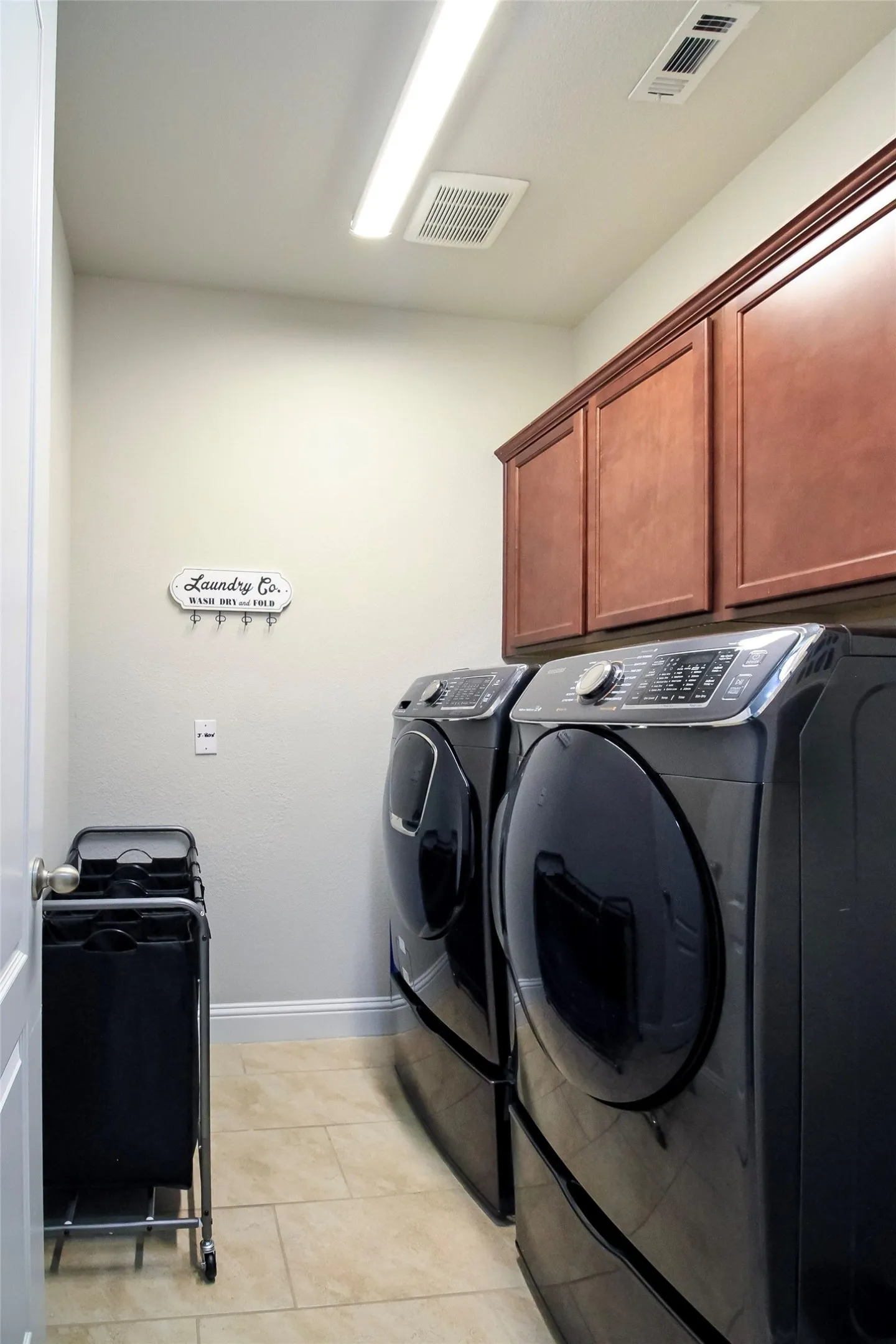 Single Family Residence For Sale in Denton County , 14286 Winecup Drive, Frisco, Texas 75033, 5 Bedrooms, 4 Bathrooms, 3 Garage spaces, 3,109 Sqft, built in 2018, Preowned, Price $703,200, mls#21250637, Real Estate Agent in Frisco, Homes For Sale in Denton county, Homes For Sale in Frisco, Realtor in Frisco Texas, Real Estate Brokerage Independent Realty Texas, Luminita Cordes Realtor
