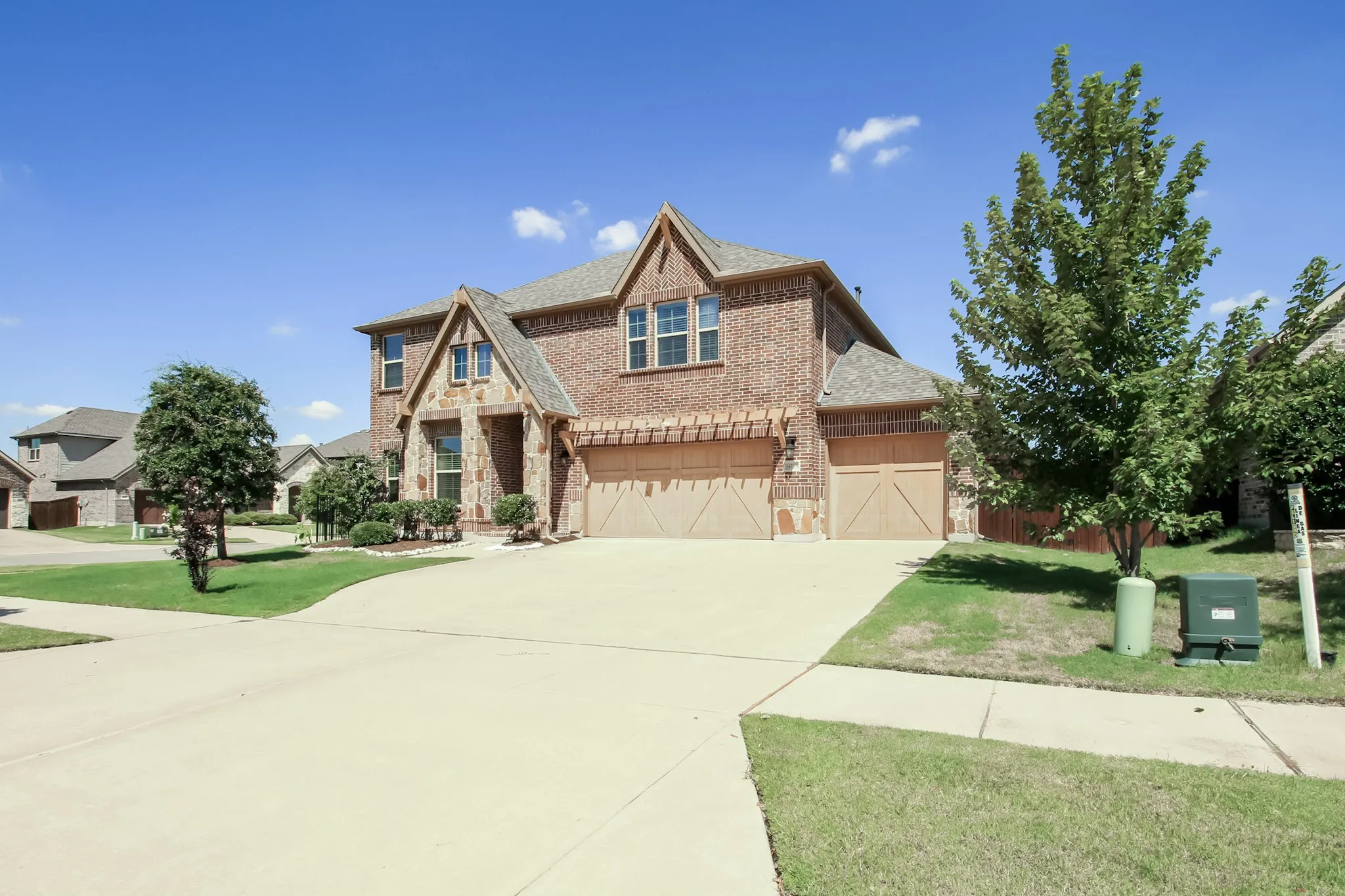Single Family Residence For Sale in Denton County , 14286 Winecup Drive, Frisco, Texas 75033, 5 Bedrooms, 4 Bathrooms, 3 Garage spaces, 3,109 Sqft, built in 2018, Preowned, Price $703,200, mls#21250637, Real Estate Agent in Frisco, Homes For Sale in Denton county, Homes For Sale in Frisco, Realtor in Frisco Texas, Real Estate Brokerage Independent Realty Texas, Luminita Cordes Realtor