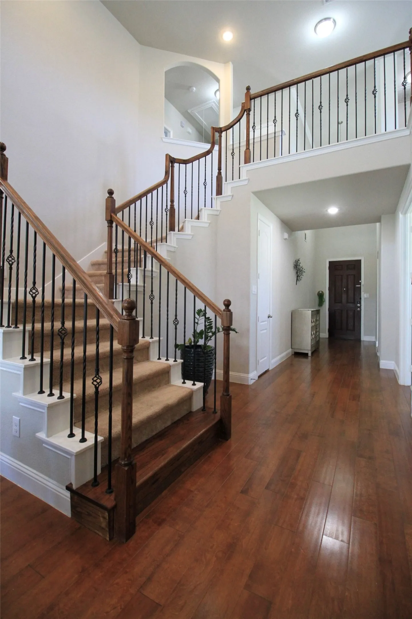 Single Family Residence For Sale in Denton County , 14286 Winecup Drive, Frisco, Texas 75033, 5 Bedrooms, 4 Bathrooms, 3 Garage spaces, 3,109 Sqft, built in 2018, Preowned, Price $703,200, mls#21250637, Real Estate Agent in Frisco, Homes For Sale in Denton county, Homes For Sale in Frisco, Realtor in Frisco Texas, Real Estate Brokerage Independent Realty Texas, Luminita Cordes Realtor