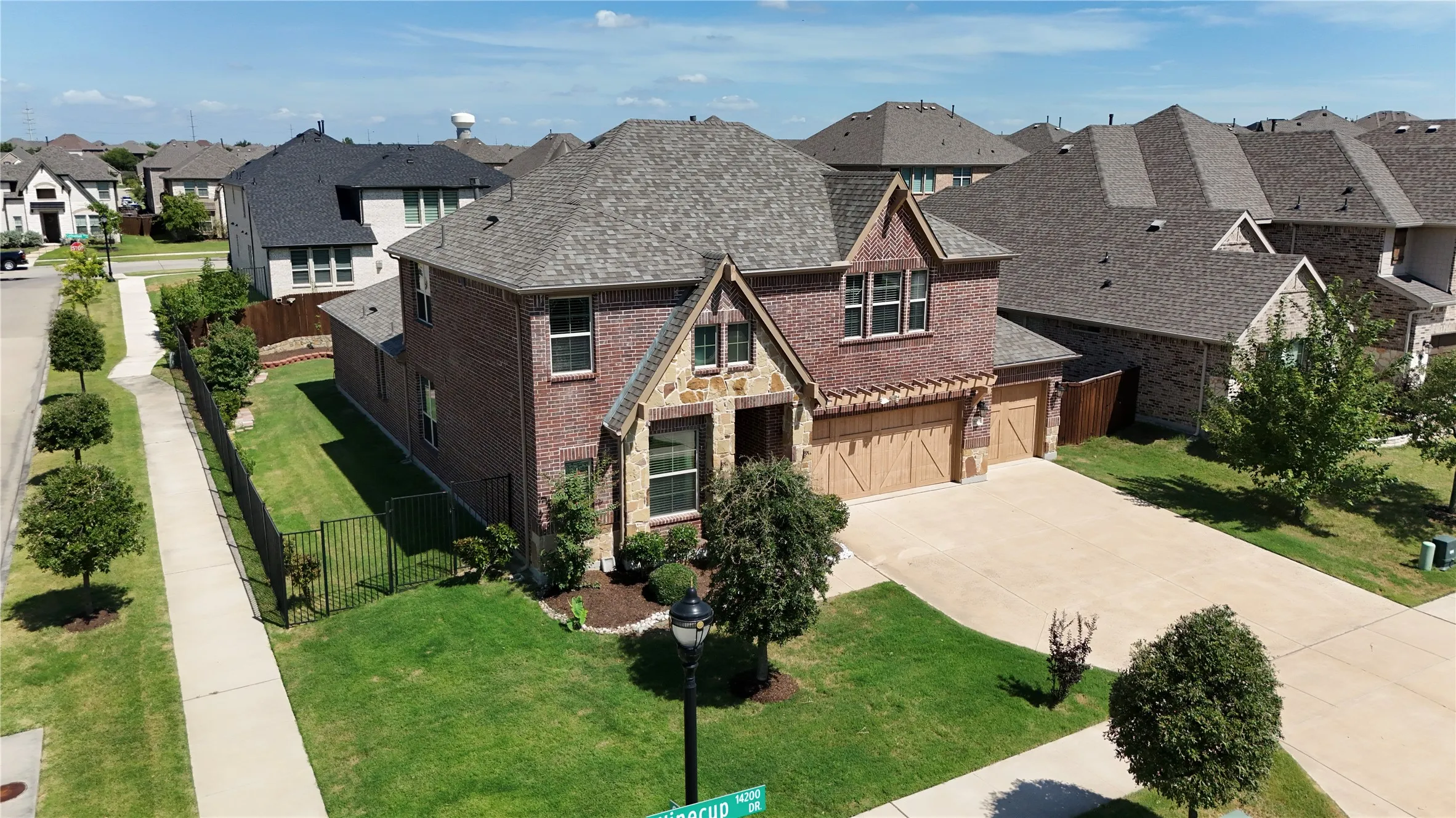 Single Family Residence For Sale in Denton County , 14286 Winecup Drive, Frisco, Texas 75033, 5 Bedrooms, 4 Bathrooms, 3 Garage spaces, 3,109 Sqft, built in 2018, Preowned, Price $703,200, mls#21250637, Real Estate Agent in Frisco, Homes For Sale in Denton county, Homes For Sale in Frisco, Realtor in Frisco Texas, Real Estate Brokerage Independent Realty Texas, Luminita Cordes Realtor