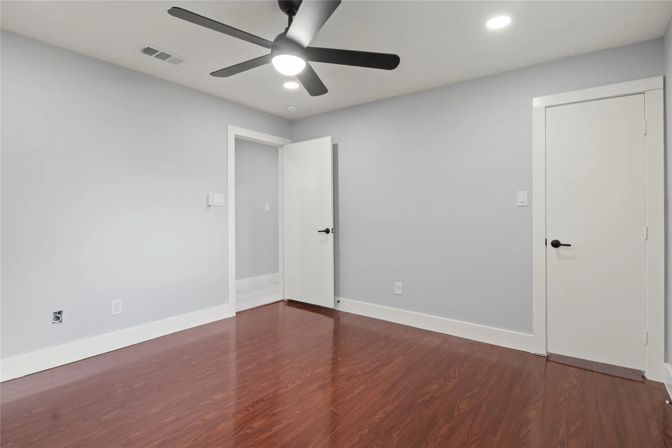 Single Family Residence For Sale in Ellis County , 600 Pierce Road, Red Oak, Texas 75154, 3 Bedroom, 2 Bathroom, 2 Garage spaces, 1,560 Sqft, built in 1975, mls#21259949, Real Estate Agent in Red Oak, Homes For Sale in Ellis county, Homes For Sale in Red Oak, Realtor in Red Oak Texas, Real Estate Brokerage Independent Realty Texas, Luminita Cordes Realtor