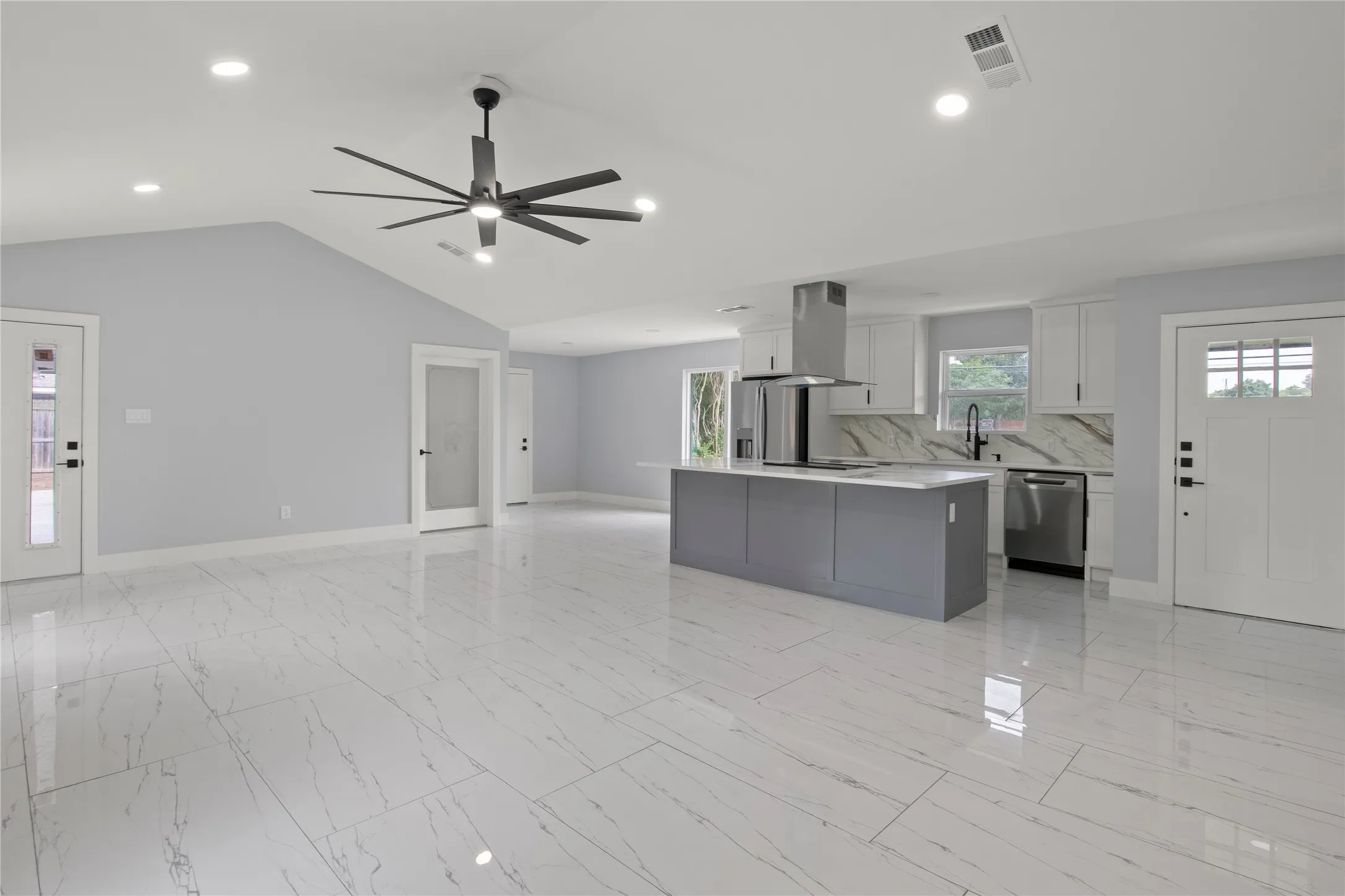 Single Family Residence For Sale in Ellis County , 600 Pierce Road, Red Oak, Texas 75154, 3 Bedroom, 2 Bathroom, 2 Garage spaces, 1,560 Sqft, built in 1975, mls#21259949, Real Estate Agent in Red Oak, Homes For Sale in Ellis county, Homes For Sale in Red Oak, Realtor in Red Oak Texas, Real Estate Brokerage Independent Realty Texas, Luminita Cordes Realtor