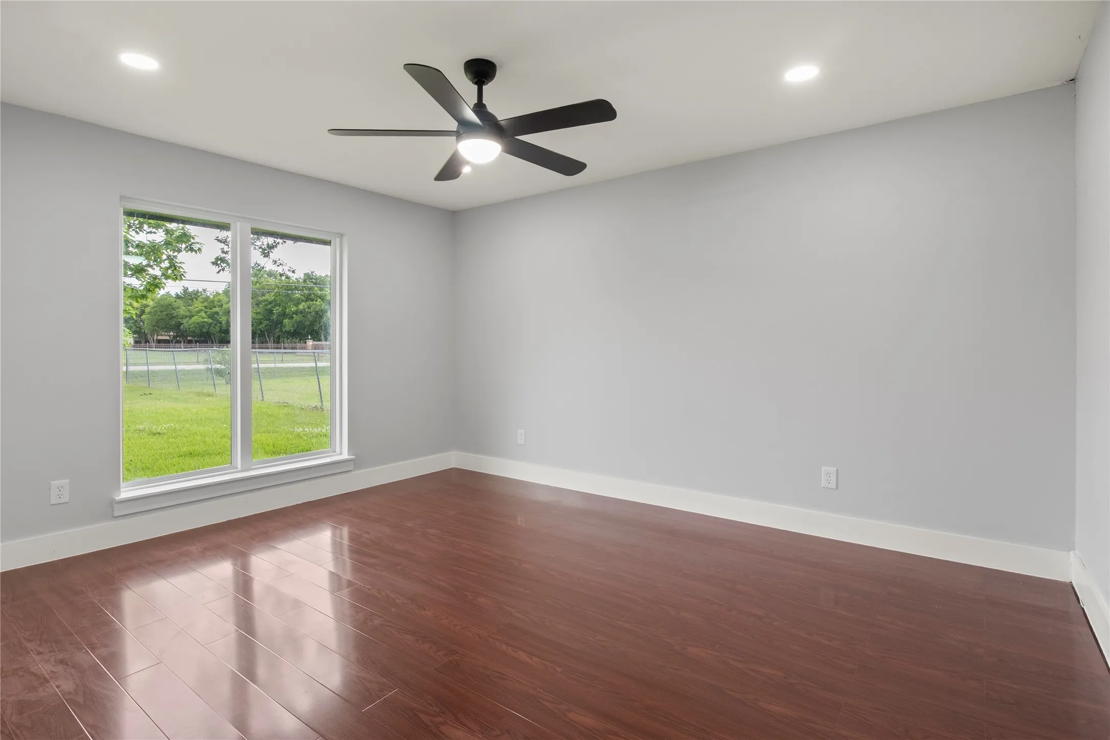 Single Family Residence For Sale in Ellis County , 600 Pierce Road, Red Oak, Texas 75154, 3 Bedroom, 2 Bathroom, 2 Garage spaces, 1,560 Sqft, built in 1975, mls#21259949, Real Estate Agent in Red Oak, Homes For Sale in Ellis county, Homes For Sale in Red Oak, Realtor in Red Oak Texas, Real Estate Brokerage Independent Realty Texas, Luminita Cordes Realtor