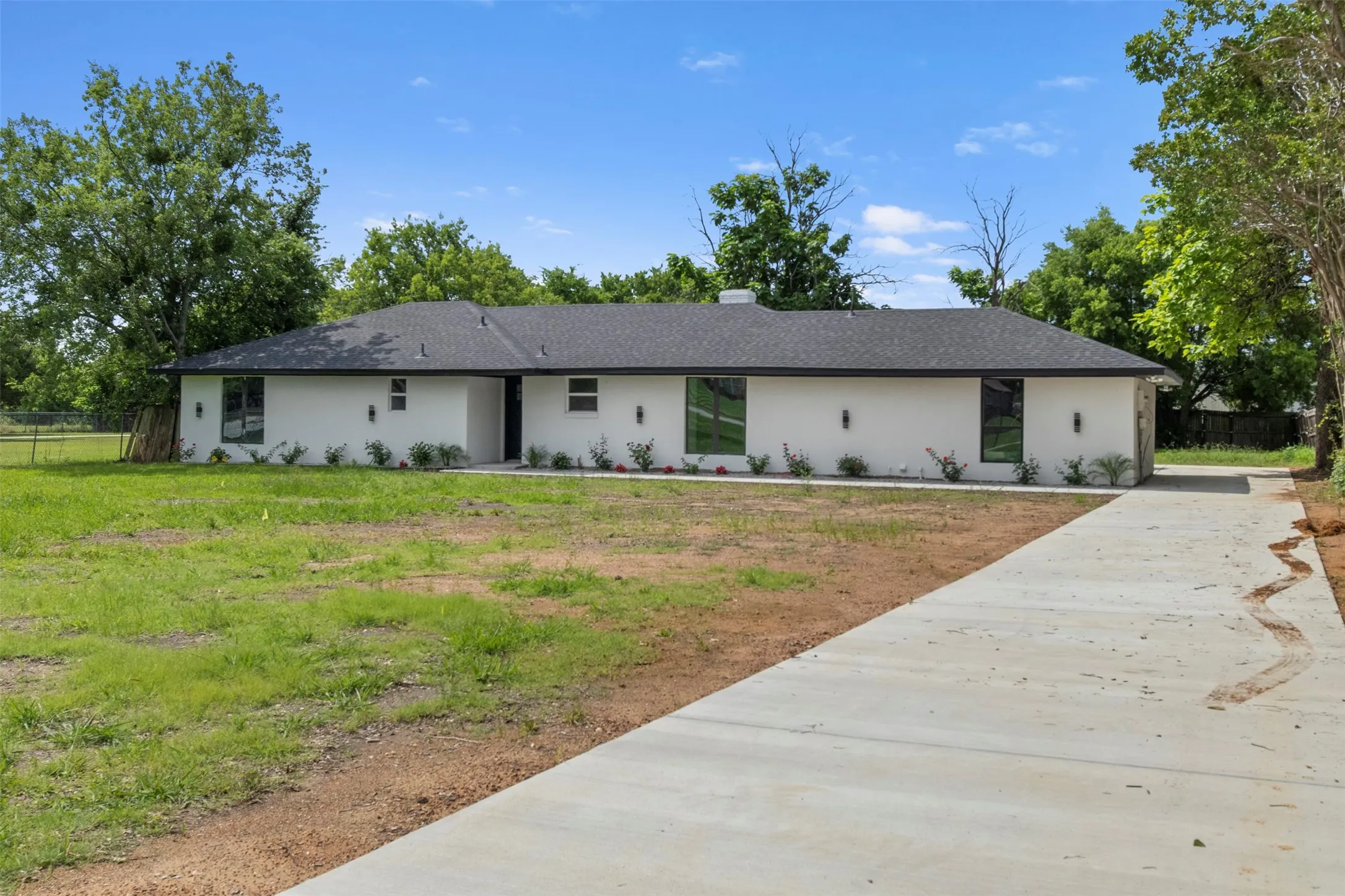Single Family Residence For Sale in Ellis County , 600 Pierce Road, Red Oak, Texas 75154, 3 Bedroom, 2 Bathroom, 2 Garage spaces, 1,560 Sqft, built in 1975, mls#21259949, Real Estate Agent in Red Oak, Homes For Sale in Ellis county, Homes For Sale in Red Oak, Realtor in Red Oak Texas, Real Estate Brokerage Independent Realty Texas, Luminita Cordes Realtor