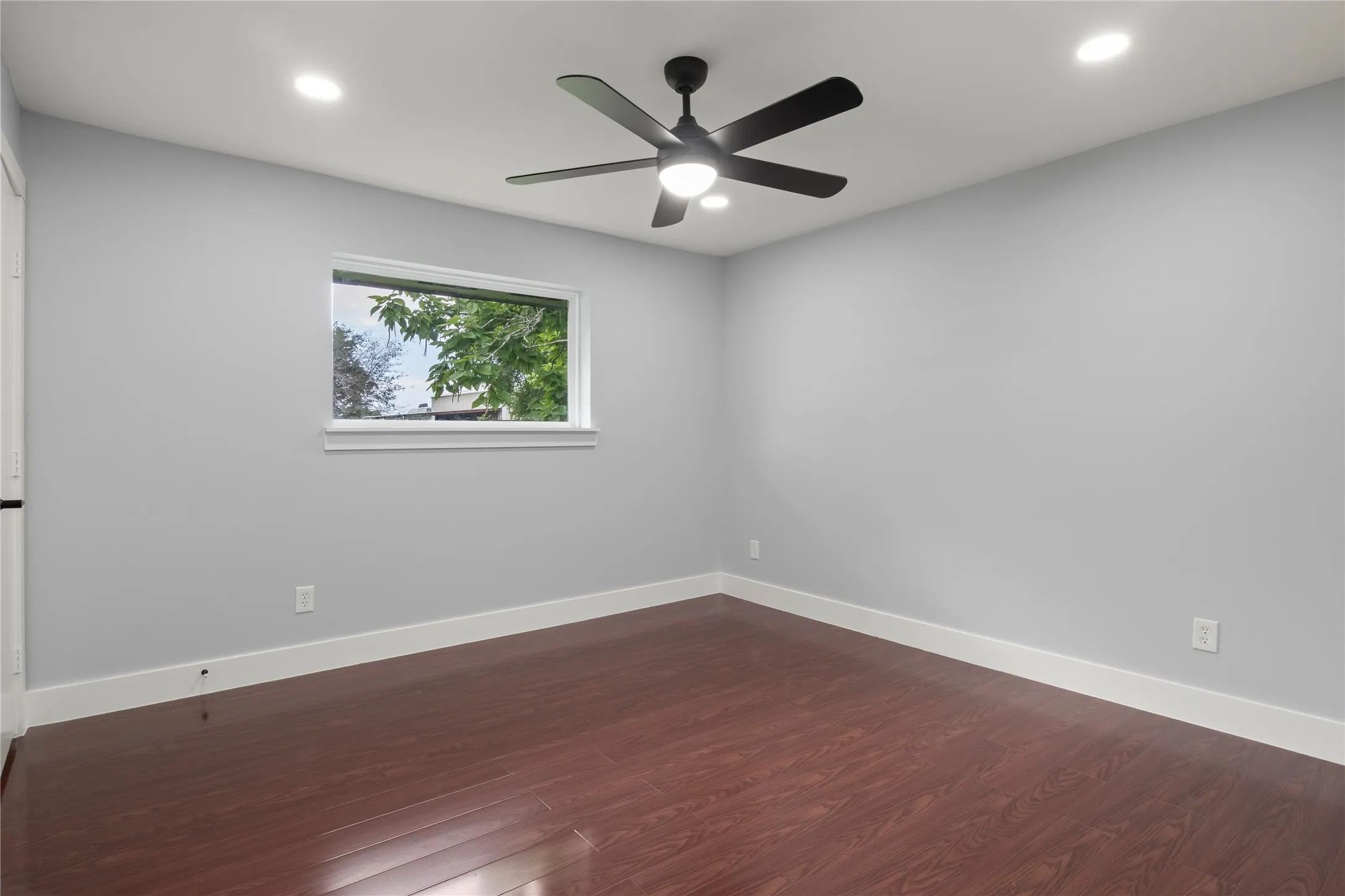 Single Family Residence For Sale in Ellis County , 600 Pierce Road, Red Oak, Texas 75154, 3 Bedroom, 2 Bathroom, 2 Garage spaces, 1,560 Sqft, built in 1975, mls#21259949, Real Estate Agent in Red Oak, Homes For Sale in Ellis county, Homes For Sale in Red Oak, Realtor in Red Oak Texas, Real Estate Brokerage Independent Realty Texas, Luminita Cordes Realtor