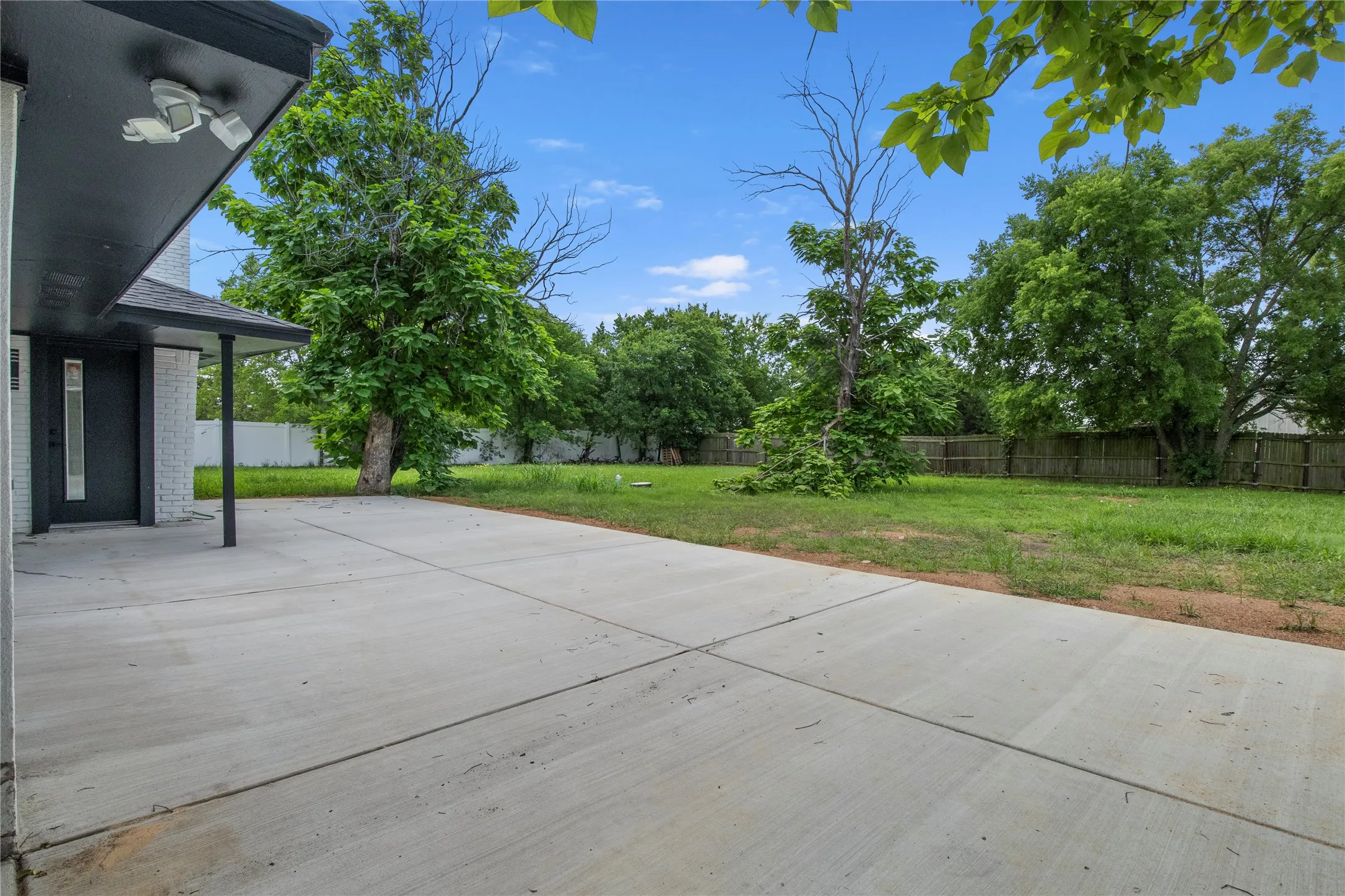 Single Family Residence For Sale in Ellis County , 600 Pierce Road, Red Oak, Texas 75154, 3 Bedroom, 2 Bathroom, 2 Garage spaces, 1,560 Sqft, built in 1975, mls#21259949, Real Estate Agent in Red Oak, Homes For Sale in Ellis county, Homes For Sale in Red Oak, Realtor in Red Oak Texas, Real Estate Brokerage Independent Realty Texas, Luminita Cordes Realtor