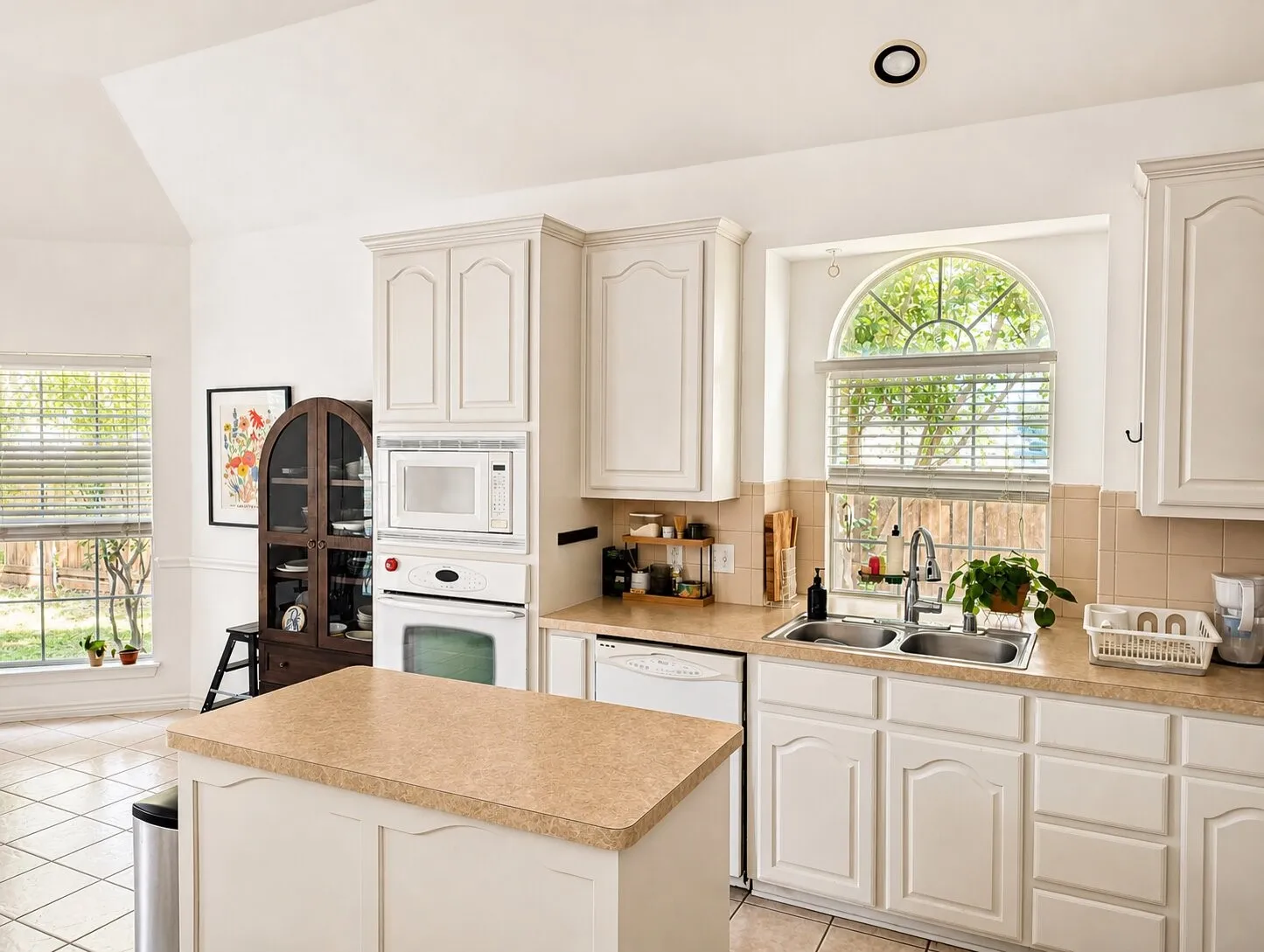 Single Family Residence For Sale in Denton County , 5840 Coral Ridge Court, Frisco, Texas 75036, 5 Bedrooms, 3 Bathrooms, 2 Garage spaces, 2,788 Sqft, built in 2005, Price $579,000, mls#21259923, Real Estate Agent in Frisco, Homes For Sale in Denton county, Homes For Sale in Frisco, Realtor in Frisco Texas, Real Estate Brokerage Independent Realty Texas, Luminita Cordes Realtor