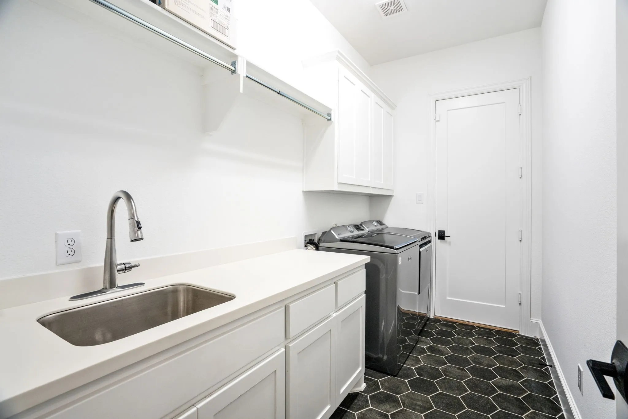Single Family Residence For Sale in Denton County , 4840 Liberty Drive, Prosper, Texas 75078, 5 Bedroom, 7 Bathroom, 4 Garage spaces, 4,850 Sqft, built in 2022, Preowned, mls#21232297, Real Estate Agent in Prosper, Homes For Sale in Denton county, Homes For Sale in Prosper, Realtor in Prosper Texas, Real Estate Brokerage Independent Realty Texas, Luminita Cordes Realtor