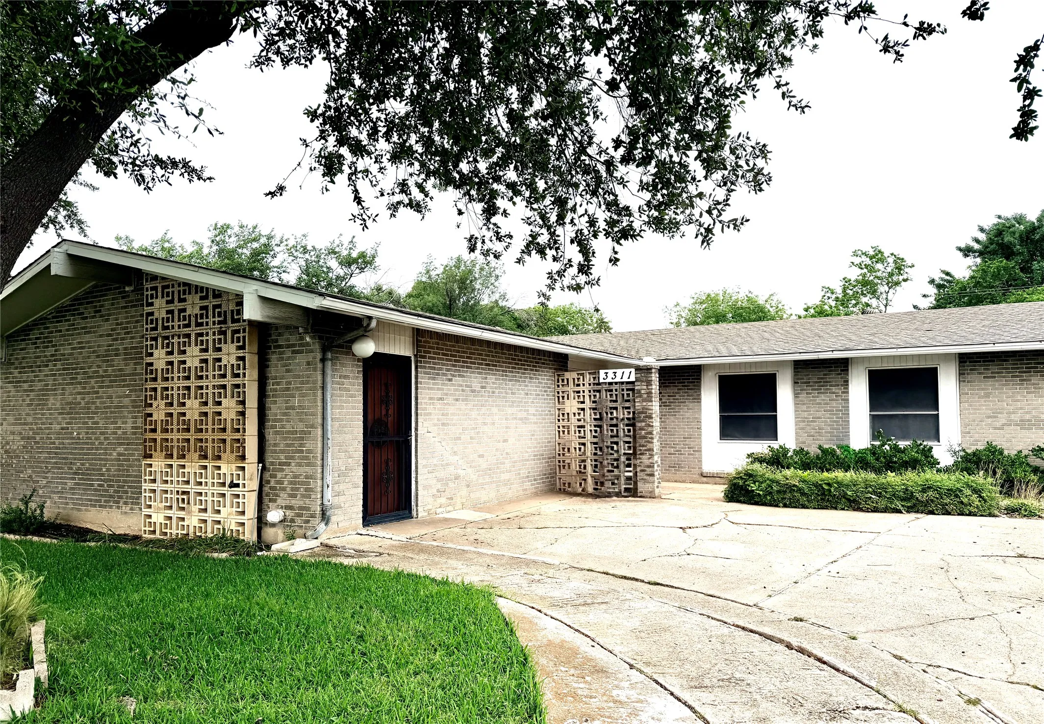 Single Family Residence For Sale in Dallas County , 3311 Forest Lane, Dallas, Texas 75234, 3 Bedroom, 2 Bathroom, Garage spaces, 1,980 Sqft, built in 1960, mls#21251181, Real Estate Agent in Dallas, Homes For Sale in Dallas county, Homes For Sale in Dallas, Realtor in Dallas Texas, Real Estate Brokerage Independent Realty Texas, Luminita Cordes Realtor