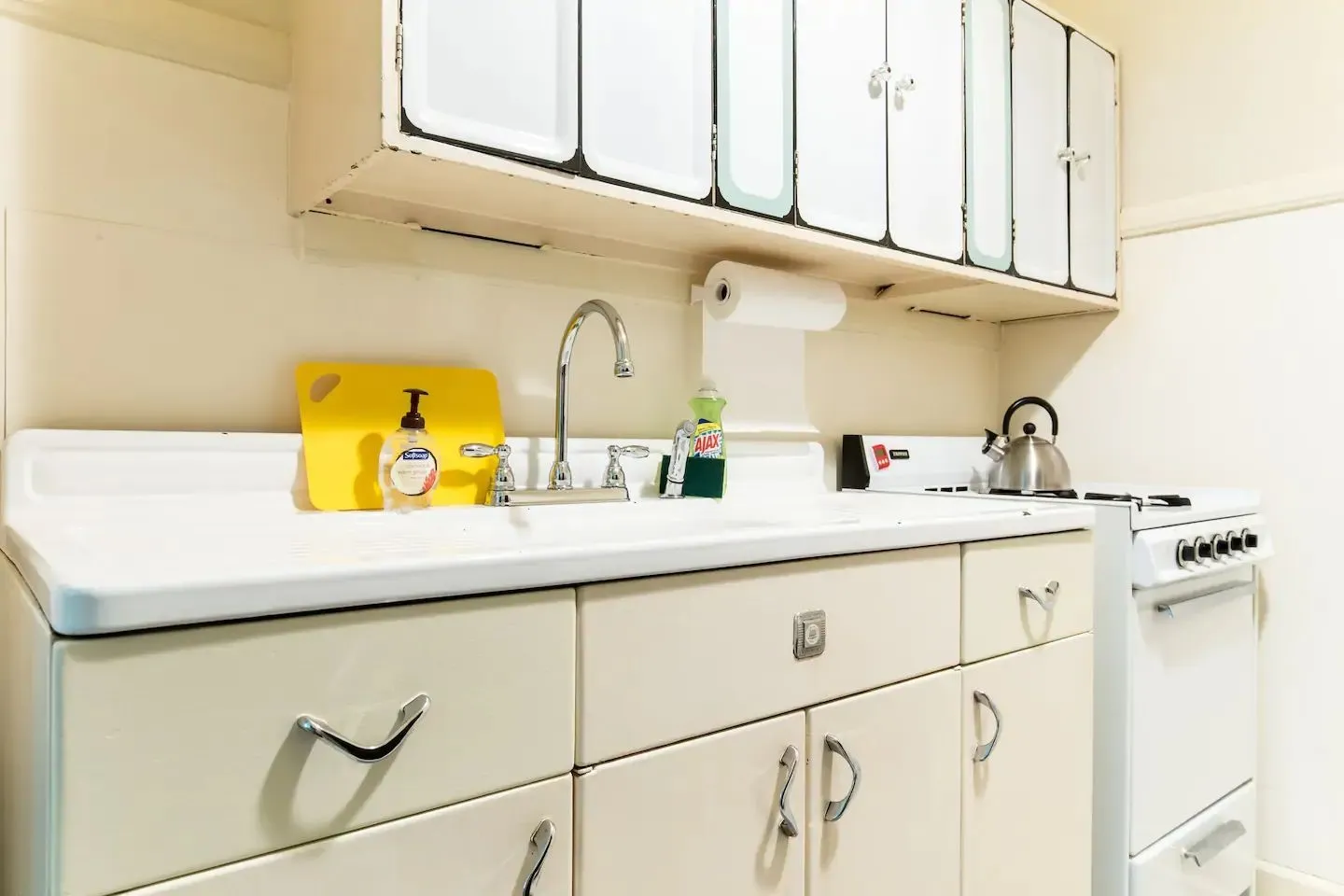 Apartment For Sale in Dallas County , 4002 Prescott Avenue, Dallas, Texas 75219, 12 Bedrooms, 12 Bathrooms, Garage spaces, 0 Sqft, built in 1929, Preowned, Price $3,000,000, mls#21260036, Real Estate Agent in Dallas, Homes For Sale in Dallas county, Homes For Sale in Dallas, Realtor in Dallas Texas, Real Estate Brokerage Independent Realty Texas, Luminita Cordes Realtor