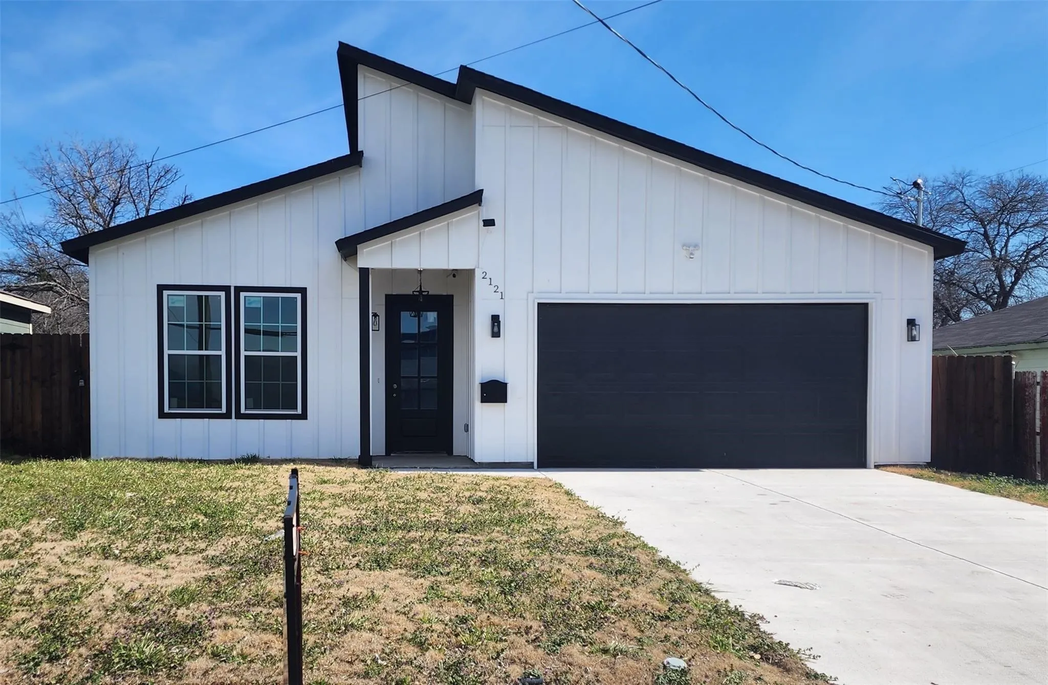 Single Family Residence For Sale in Tarrant County , 2121 S Edgewood Terrace, Fort Worth, Texas 76105, 4 Bedroom, 2 Bathroom, 2 Garage spaces, 1,908 Sqft, built in 2023, New Construction - Complete, mls#21257676, Real Estate Agent in Fort Worth, Homes For Sale in Tarrant county, Homes For Sale in Fort Worth, Realtor in Fort Worth Texas, Real Estate Brokerage Independent Realty Texas, Luminita Cordes Realtor