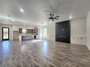Single Family Residence For Sale in Tarrant County , 2121 S Edgewood Terrace, Fort Worth, Texas 76105, 4 Bedroom, 2 Bathroom, 2 Garage spaces, 1,908 Sqft, built in 2023, New Construction - Complete, mls#21257676, Real Estate Agent in Fort Worth, Homes For Sale in Tarrant county, Homes For Sale in Fort Worth, Realtor in Fort Worth Texas, Real Estate Brokerage Independent Realty Texas, Luminita Cordes Realtor