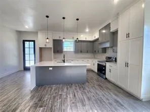 Single Family Residence For Sale in Tarrant County , 2121 S Edgewood Terrace, Fort Worth, Texas 76105, 4 Bedroom, 2 Bathroom, 2 Garage spaces, 1,908 Sqft, built in 2023, New Construction - Complete, mls#21257676, Real Estate Agent in Fort Worth, Homes For Sale in Tarrant county, Homes For Sale in Fort Worth, Realtor in Fort Worth Texas, Real Estate Brokerage Independent Realty Texas, Luminita Cordes Realtor