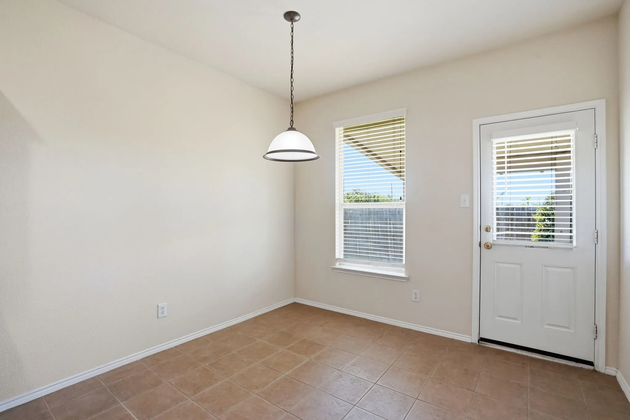 Single Family Residence For Sale in Tarrant County , 8740 Noontide Drive, Fort Worth, Texas 76179, 3 Bedroom, 2 Bathroom, 2 Garage spaces, 1,865 Sqft, built in 2007, mls#21260105, Real Estate Agent in Fort Worth, Homes For Sale in Tarrant county, Homes For Sale in Fort Worth, Realtor in Fort Worth Texas, Real Estate Brokerage Independent Realty Texas, Luminita Cordes Realtor
