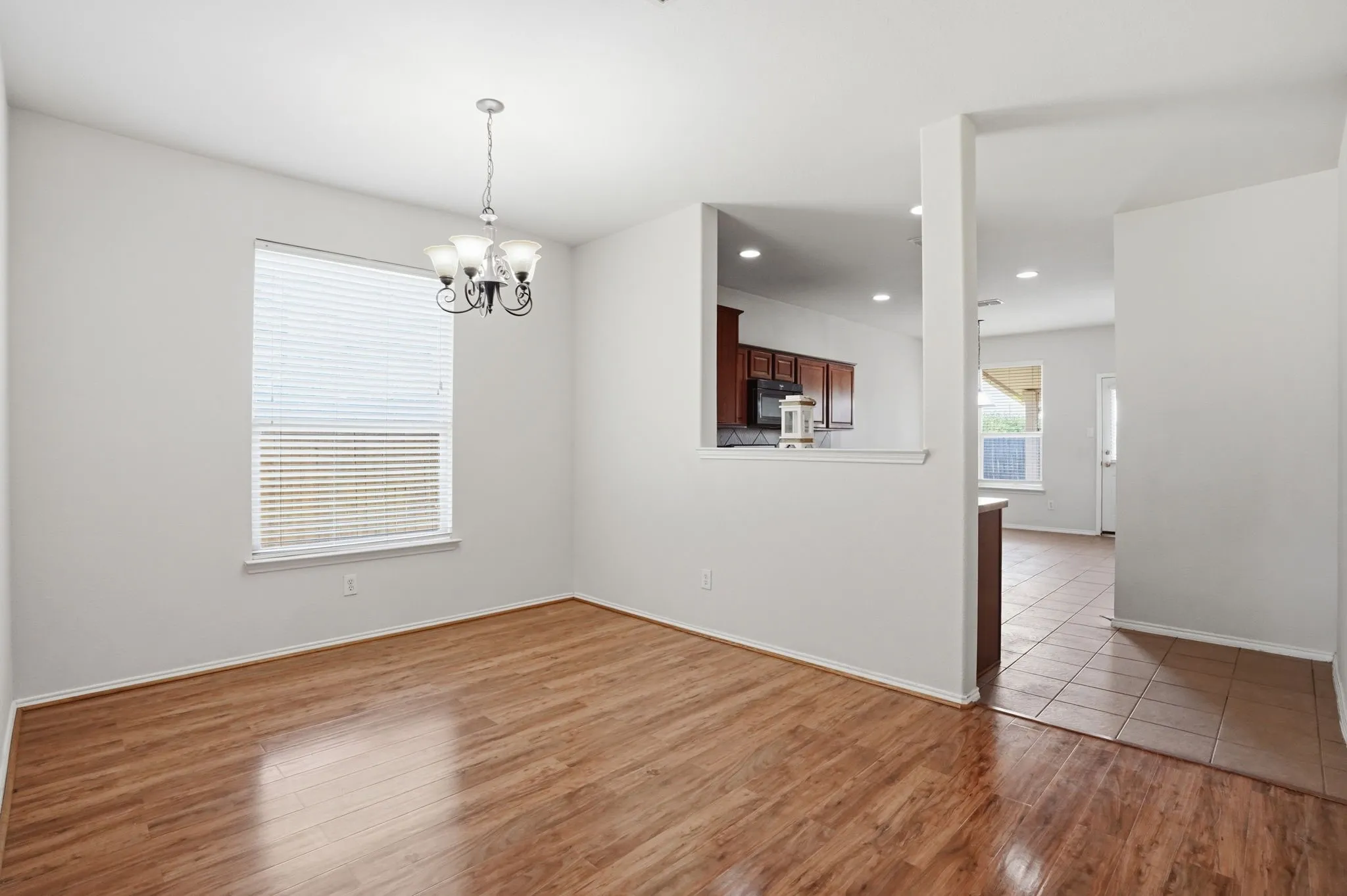Single Family Residence For Sale in Tarrant County , 8740 Noontide Drive, Fort Worth, Texas 76179, 3 Bedroom, 2 Bathroom, 2 Garage spaces, 1,865 Sqft, built in 2007, mls#21260105, Real Estate Agent in Fort Worth, Homes For Sale in Tarrant county, Homes For Sale in Fort Worth, Realtor in Fort Worth Texas, Real Estate Brokerage Independent Realty Texas, Luminita Cordes Realtor