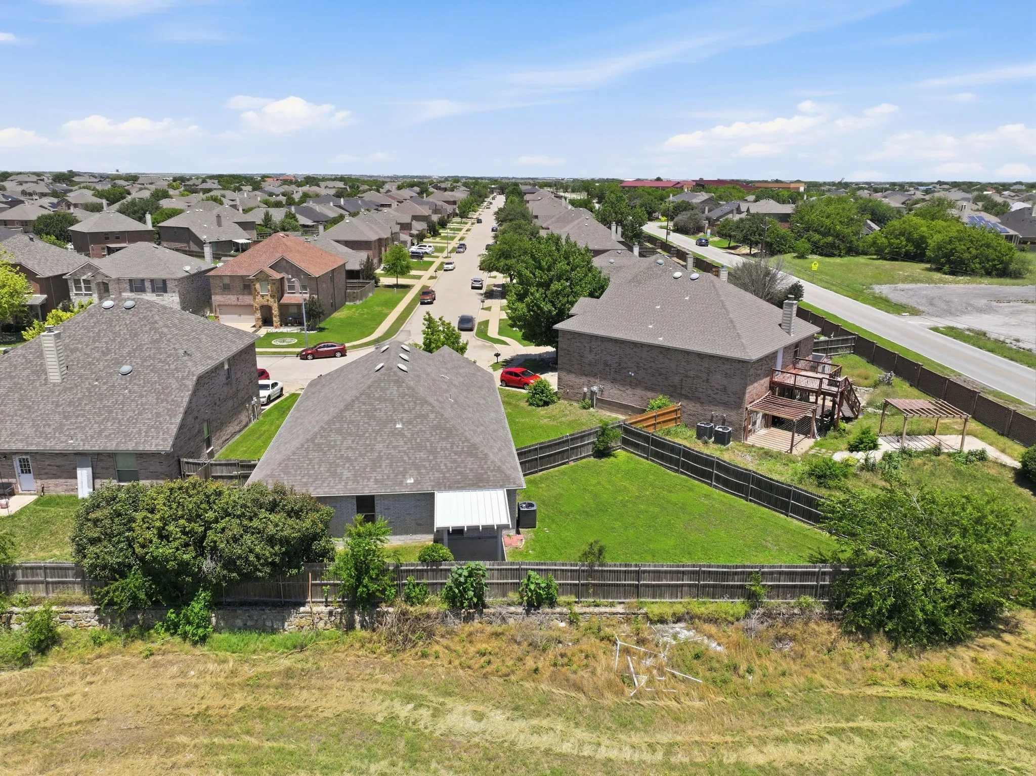 Expansive suburban neighborhood featuring a grid-pattern street layout, uniformly sized residential lots, and an abundance of mature trees