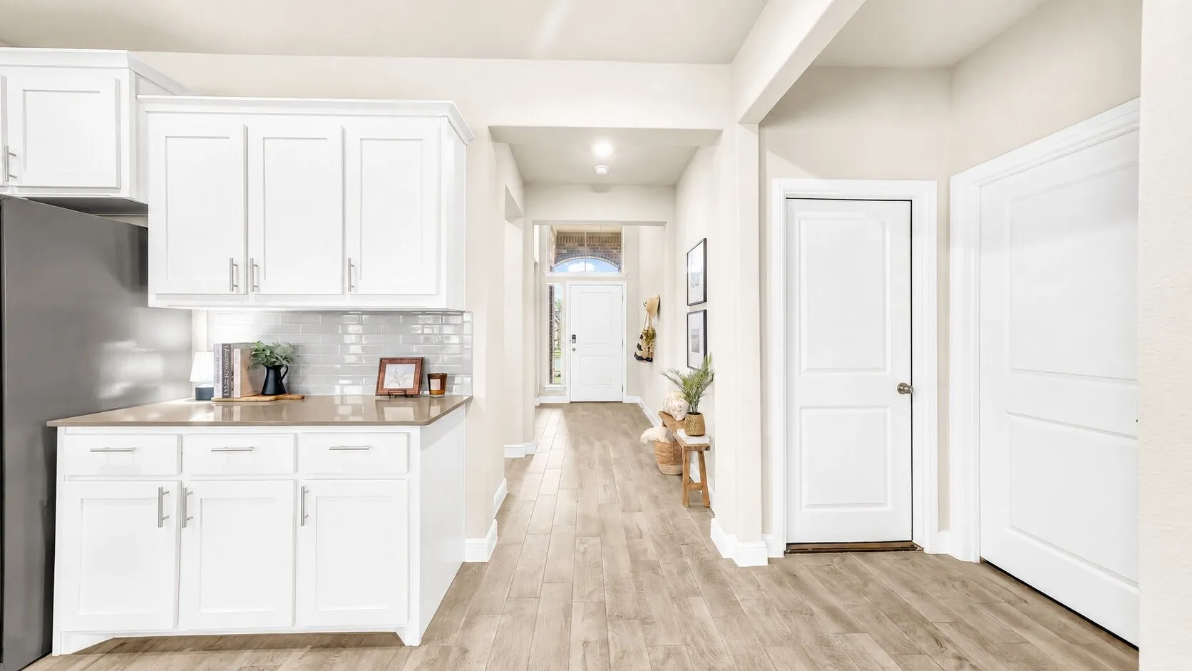 Single Family Residence For Sale in Parker County , 1124 Eastland Lane, Weatherford, Texas 76087, 4 Bedroom, 4 Bathroom, 2 Garage spaces, 2,812 Sqft, built in 2022, mls#21259913, Real Estate Agent in Weatherford, Homes For Sale in Parker county, Homes For Sale in Weatherford, Realtor in Weatherford Texas, Real Estate Brokerage Independent Realty Texas, Luminita Cordes Realtor