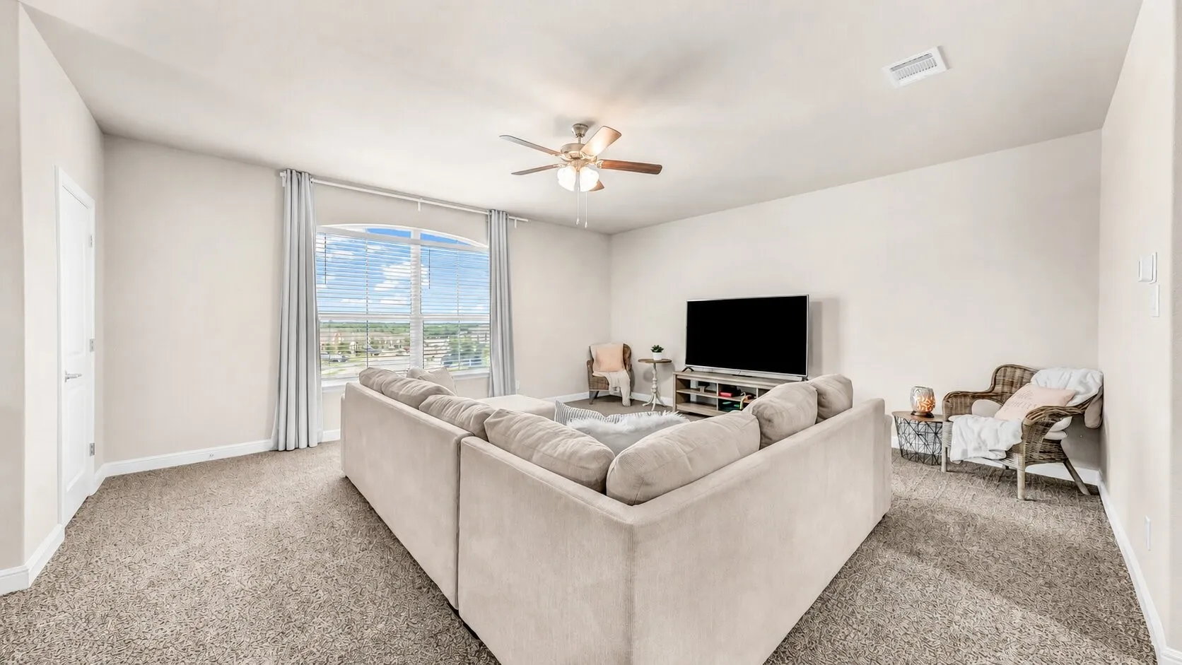 Single Family Residence For Sale in Parker County , 1124 Eastland Lane, Weatherford, Texas 76087, 4 Bedroom, 4 Bathroom, 2 Garage spaces, 2,812 Sqft, built in 2022, mls#21259913, Real Estate Agent in Weatherford, Homes For Sale in Parker county, Homes For Sale in Weatherford, Realtor in Weatherford Texas, Real Estate Brokerage Independent Realty Texas, Luminita Cordes Realtor