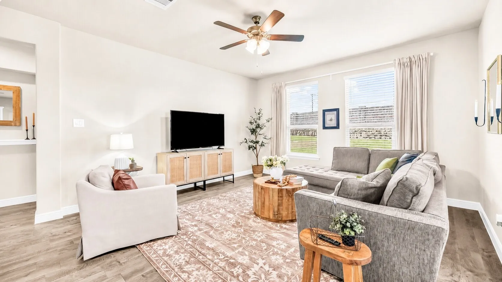 Single Family Residence For Sale in Parker County , 1124 Eastland Lane, Weatherford, Texas 76087, 4 Bedroom, 4 Bathroom, 2 Garage spaces, 2,812 Sqft, built in 2022, mls#21259913, Real Estate Agent in Weatherford, Homes For Sale in Parker county, Homes For Sale in Weatherford, Realtor in Weatherford Texas, Real Estate Brokerage Independent Realty Texas, Luminita Cordes Realtor