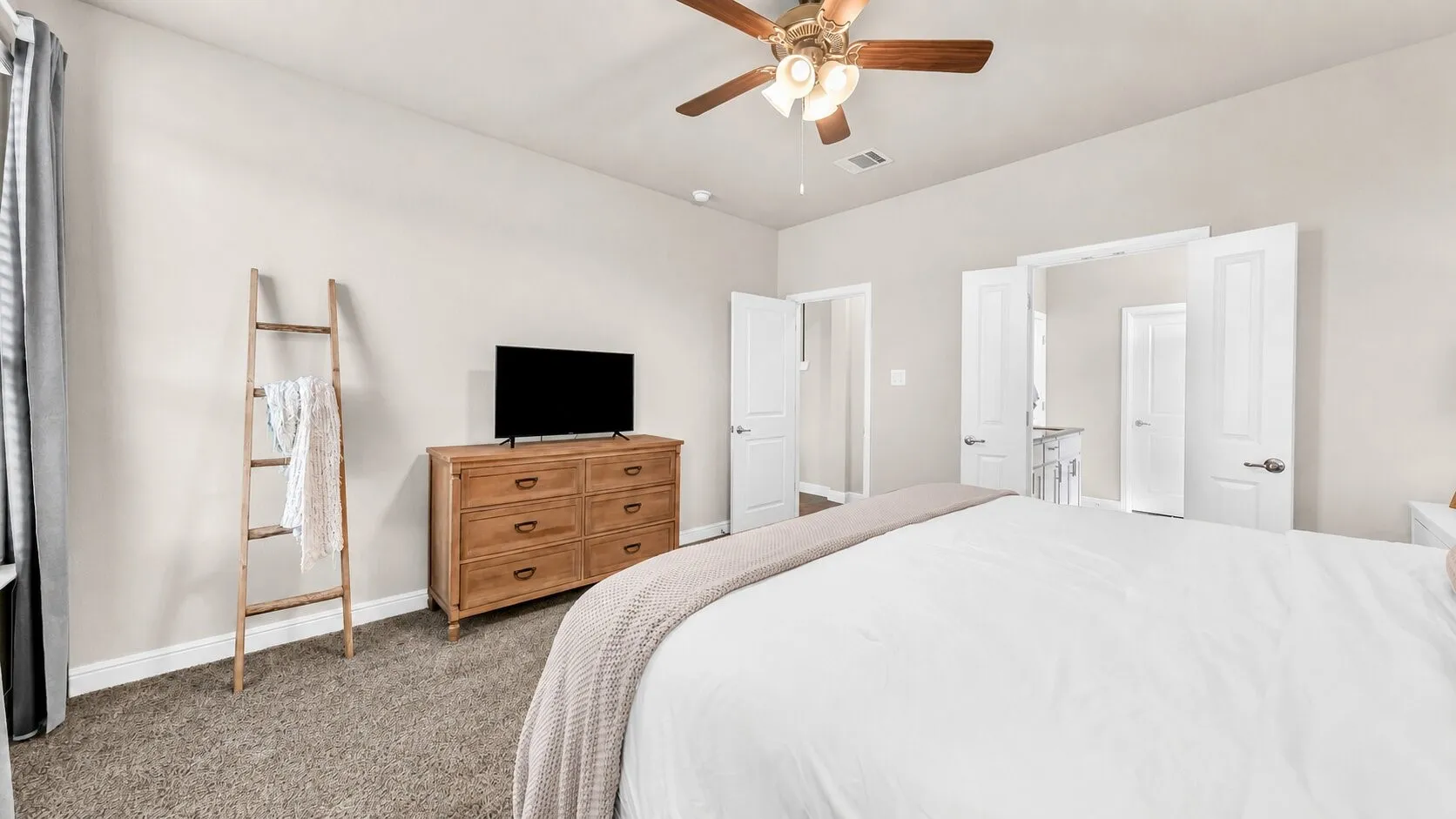 Single Family Residence For Sale in Parker County , 1124 Eastland Lane, Weatherford, Texas 76087, 4 Bedroom, 4 Bathroom, 2 Garage spaces, 2,812 Sqft, built in 2022, mls#21259913, Real Estate Agent in Weatherford, Homes For Sale in Parker county, Homes For Sale in Weatherford, Realtor in Weatherford Texas, Real Estate Brokerage Independent Realty Texas, Luminita Cordes Realtor