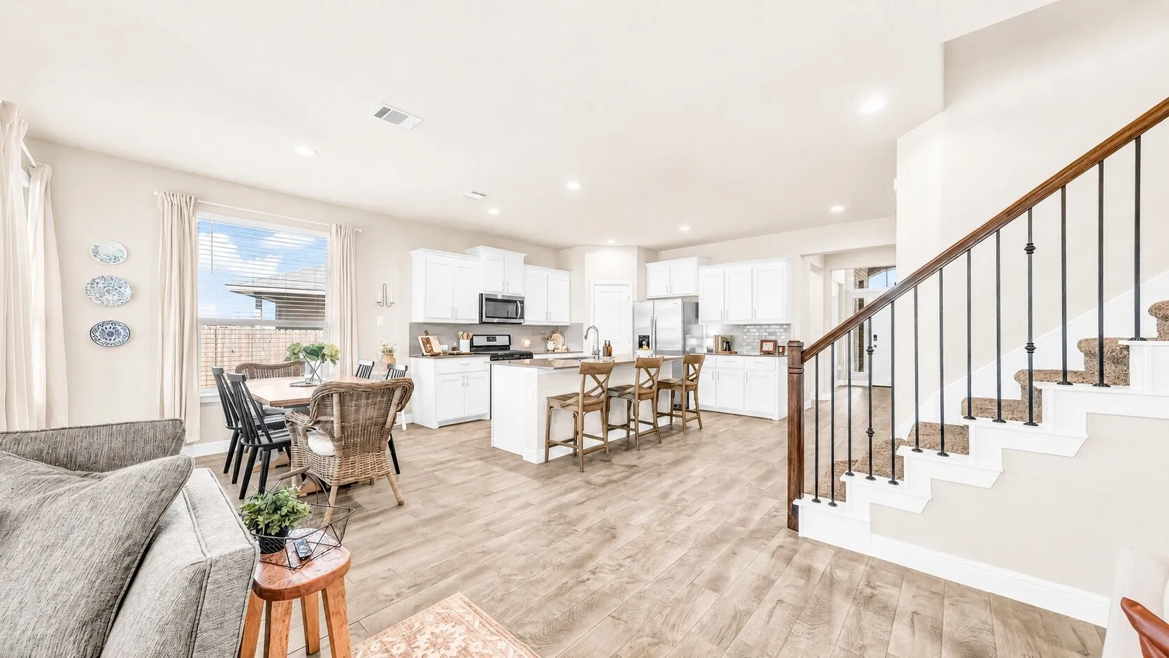 Single Family Residence For Sale in Parker County , 1124 Eastland Lane, Weatherford, Texas 76087, 4 Bedroom, 4 Bathroom, 2 Garage spaces, 2,812 Sqft, built in 2022, mls#21259913, Real Estate Agent in Weatherford, Homes For Sale in Parker county, Homes For Sale in Weatherford, Realtor in Weatherford Texas, Real Estate Brokerage Independent Realty Texas, Luminita Cordes Realtor