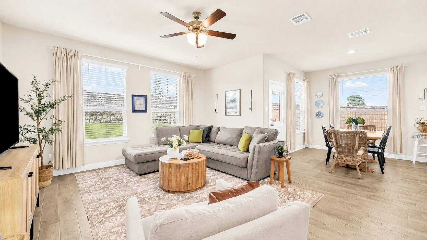 Single Family Residence For Sale in Parker County , 1124 Eastland Lane, Weatherford, Texas 76087, 4 Bedroom, 4 Bathroom, 2 Garage spaces, 2,812 Sqft, built in 2022, mls#21259913, Real Estate Agent in Weatherford, Homes For Sale in Parker county, Homes For Sale in Weatherford, Realtor in Weatherford Texas, Real Estate Brokerage Independent Realty Texas, Luminita Cordes Realtor