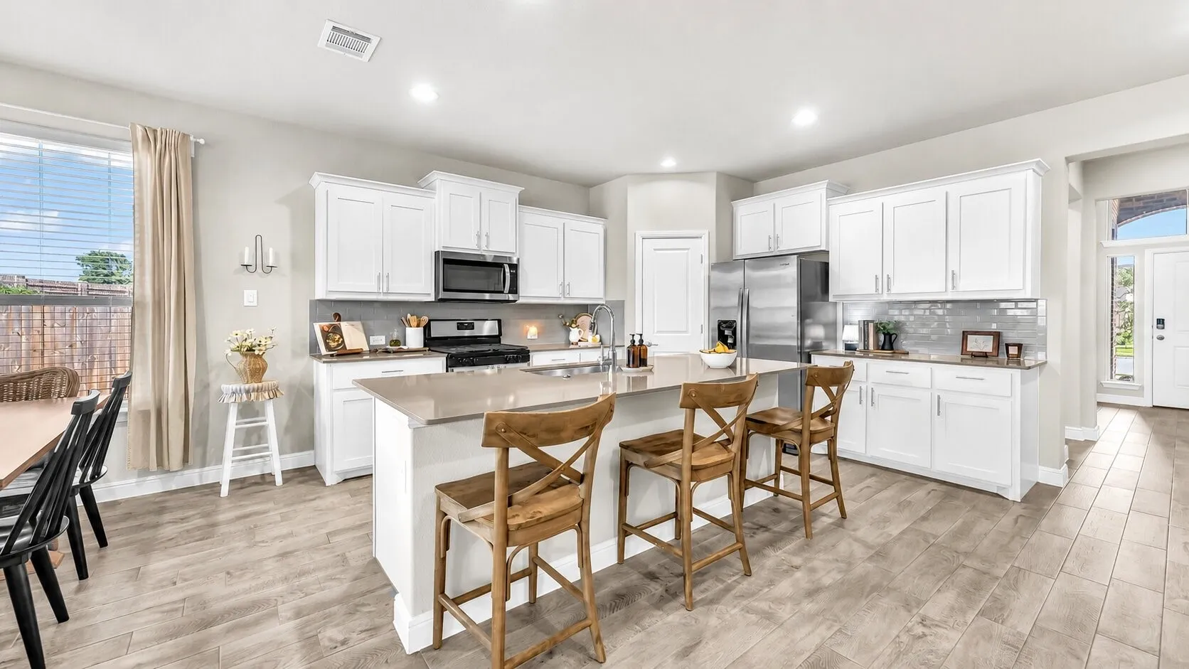 Single Family Residence For Sale in Parker County , 1124 Eastland Lane, Weatherford, Texas 76087, 4 Bedroom, 4 Bathroom, 2 Garage spaces, 2,812 Sqft, built in 2022, mls#21259913, Real Estate Agent in Weatherford, Homes For Sale in Parker county, Homes For Sale in Weatherford, Realtor in Weatherford Texas, Real Estate Brokerage Independent Realty Texas, Luminita Cordes Realtor