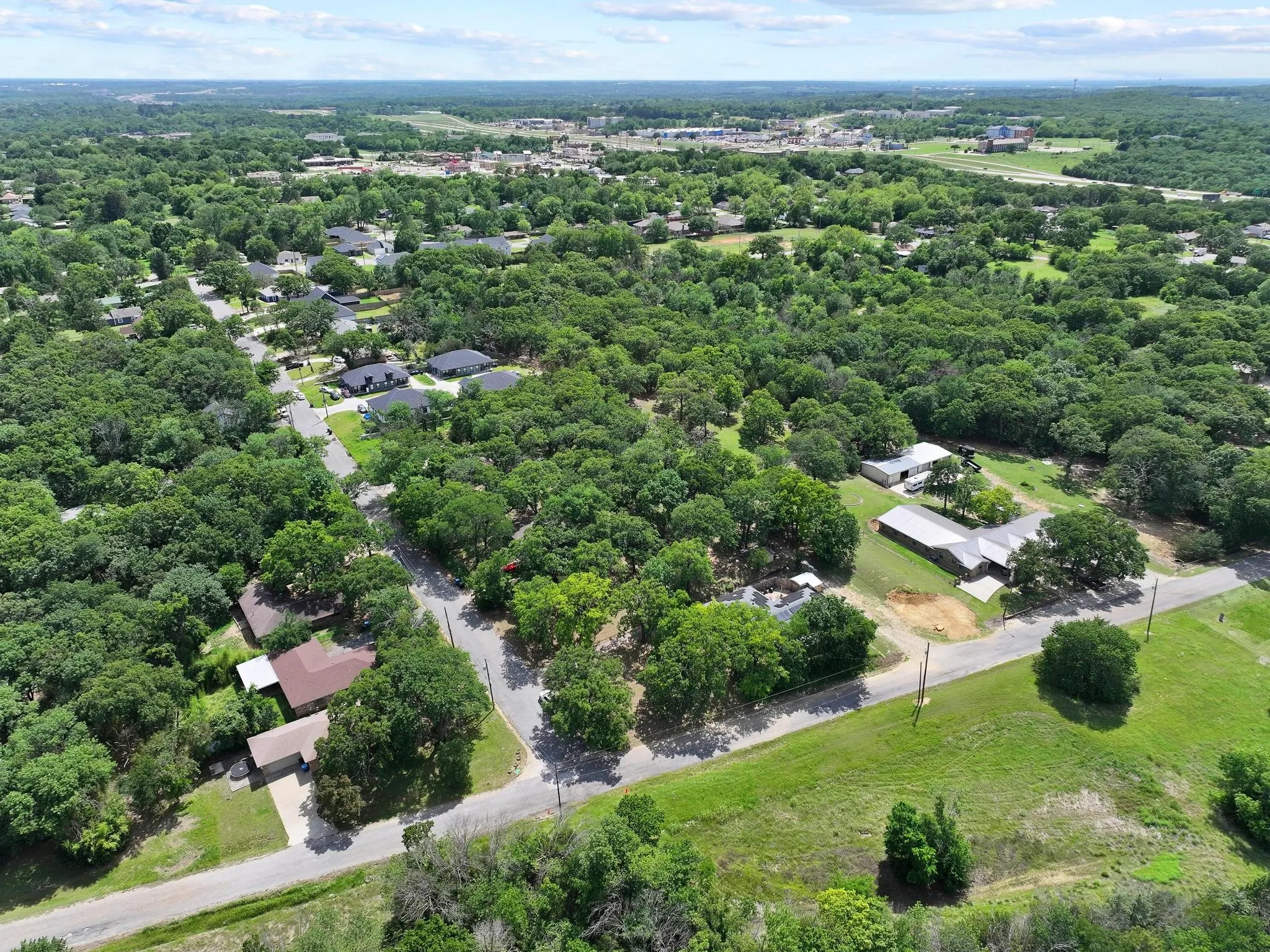 Single Family Residence For Sale in Grayson County , 1231 Oak Drive, Denison, Texas 75020, 3 Bedroom, 2 Bathroom, 1 Garage spaces, 1,379 Sqft, built in 1950, mls#21259673, Real Estate Agent in Denison, Homes For Sale in Grayson county, Homes For Sale in Denison, Realtor in Denison Texas, Real Estate Brokerage Independent Realty Texas, Luminita Cordes Realtor
