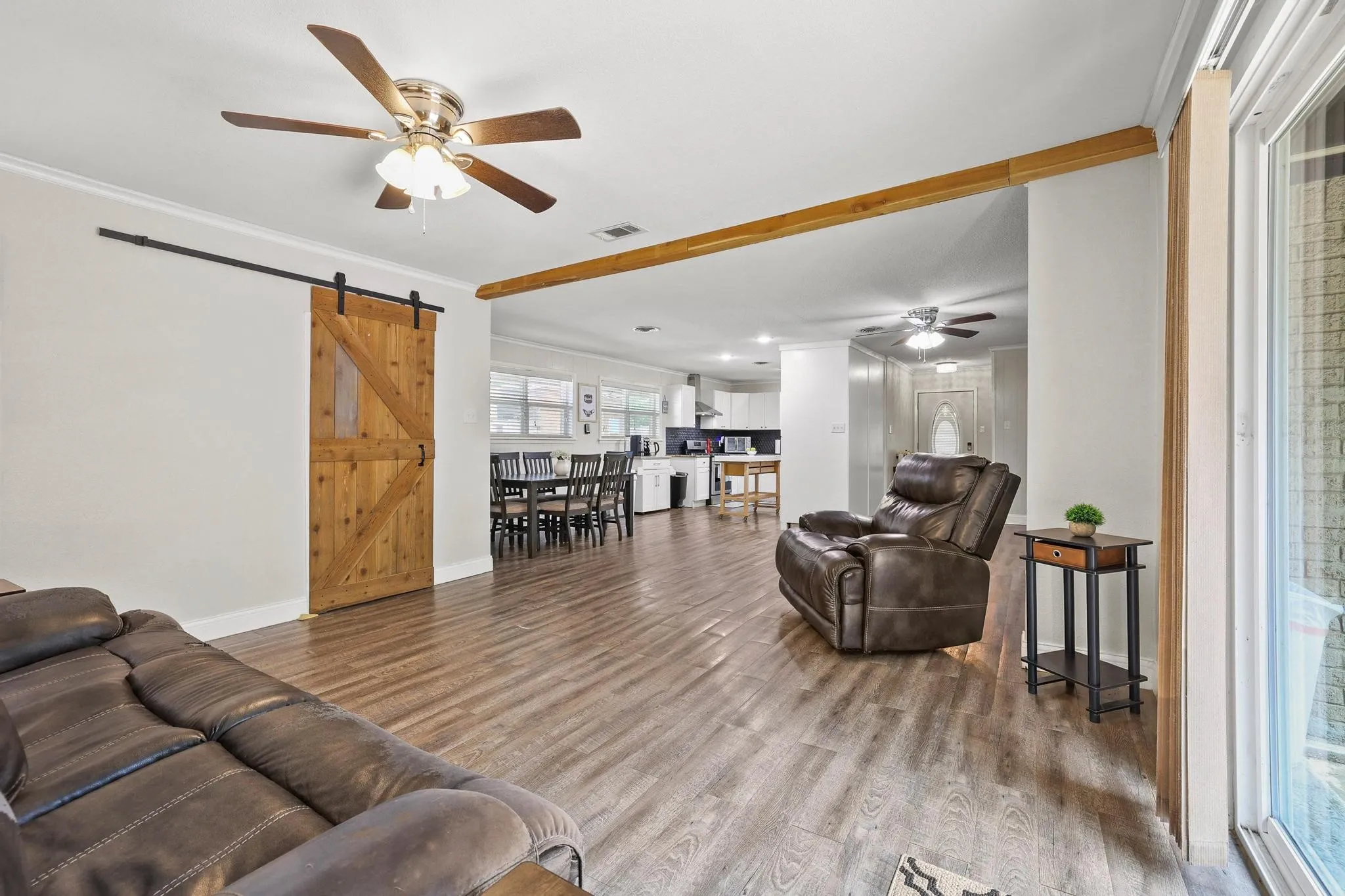 Single Family Residence For Sale in Grayson County , 1231 Oak Drive, Denison, Texas 75020, 3 Bedroom, 2 Bathroom, 1 Garage spaces, 1,379 Sqft, built in 1950, mls#21259673, Real Estate Agent in Denison, Homes For Sale in Grayson county, Homes For Sale in Denison, Realtor in Denison Texas, Real Estate Brokerage Independent Realty Texas, Luminita Cordes Realtor