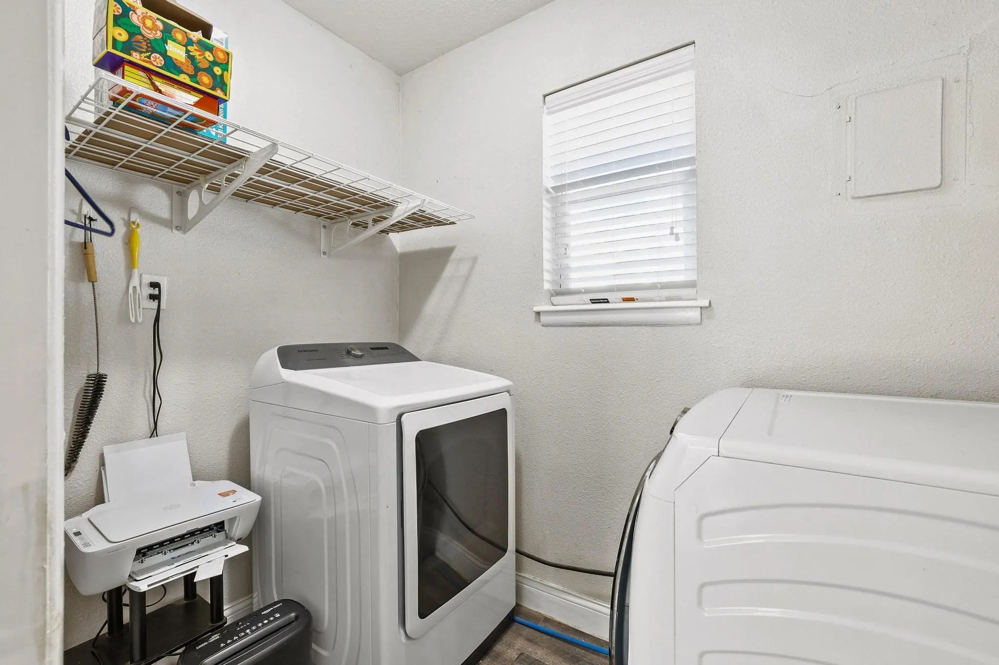 Single Family Residence For Sale in Grayson County , 1231 Oak Drive, Denison, Texas 75020, 3 Bedroom, 2 Bathroom, 1 Garage spaces, 1,379 Sqft, built in 1950, mls#21259673, Real Estate Agent in Denison, Homes For Sale in Grayson county, Homes For Sale in Denison, Realtor in Denison Texas, Real Estate Brokerage Independent Realty Texas, Luminita Cordes Realtor